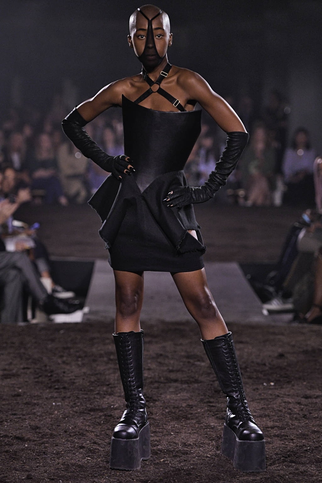 Fashion Week London Spring/Summer 2019 look 36 from the Gareth Pugh collection womenswear