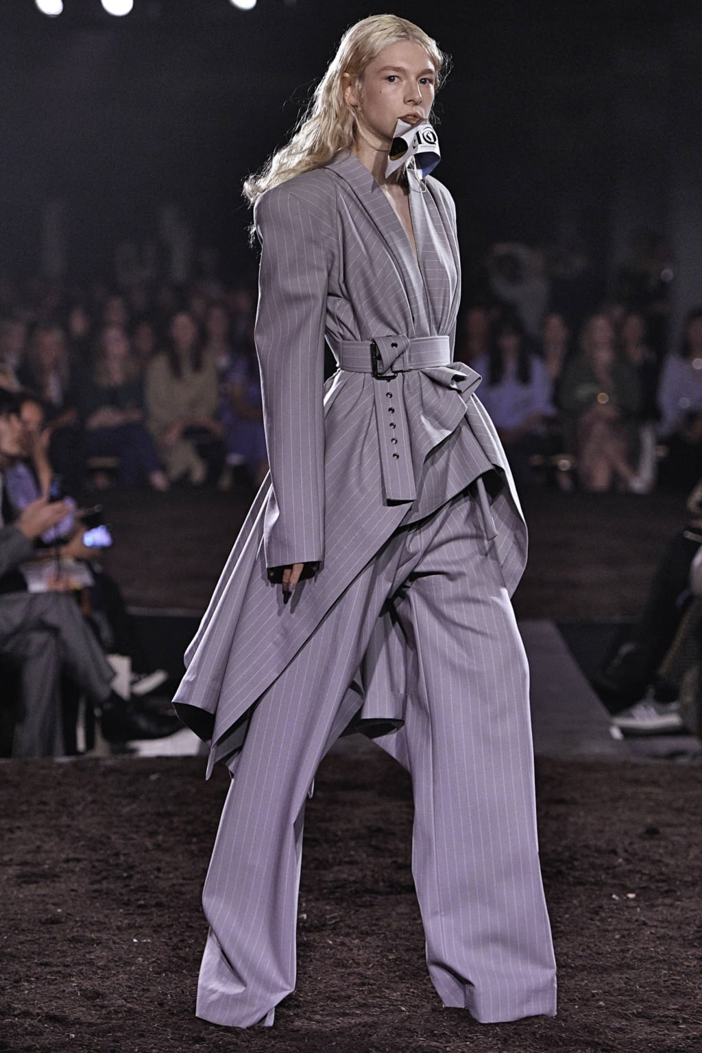 Fashion Week London Spring/Summer 2019 look 38 from the Gareth Pugh collection 女装