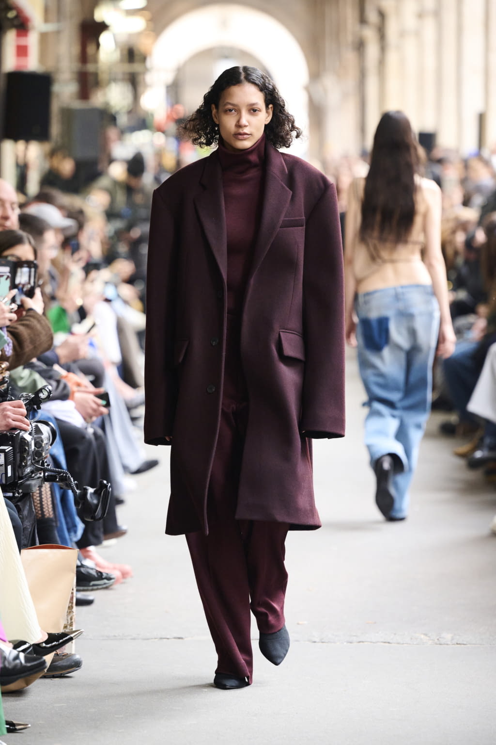 Fashion Week Paris Fall/Winter 2022 look 2 from the GAUCHERE collection womenswear