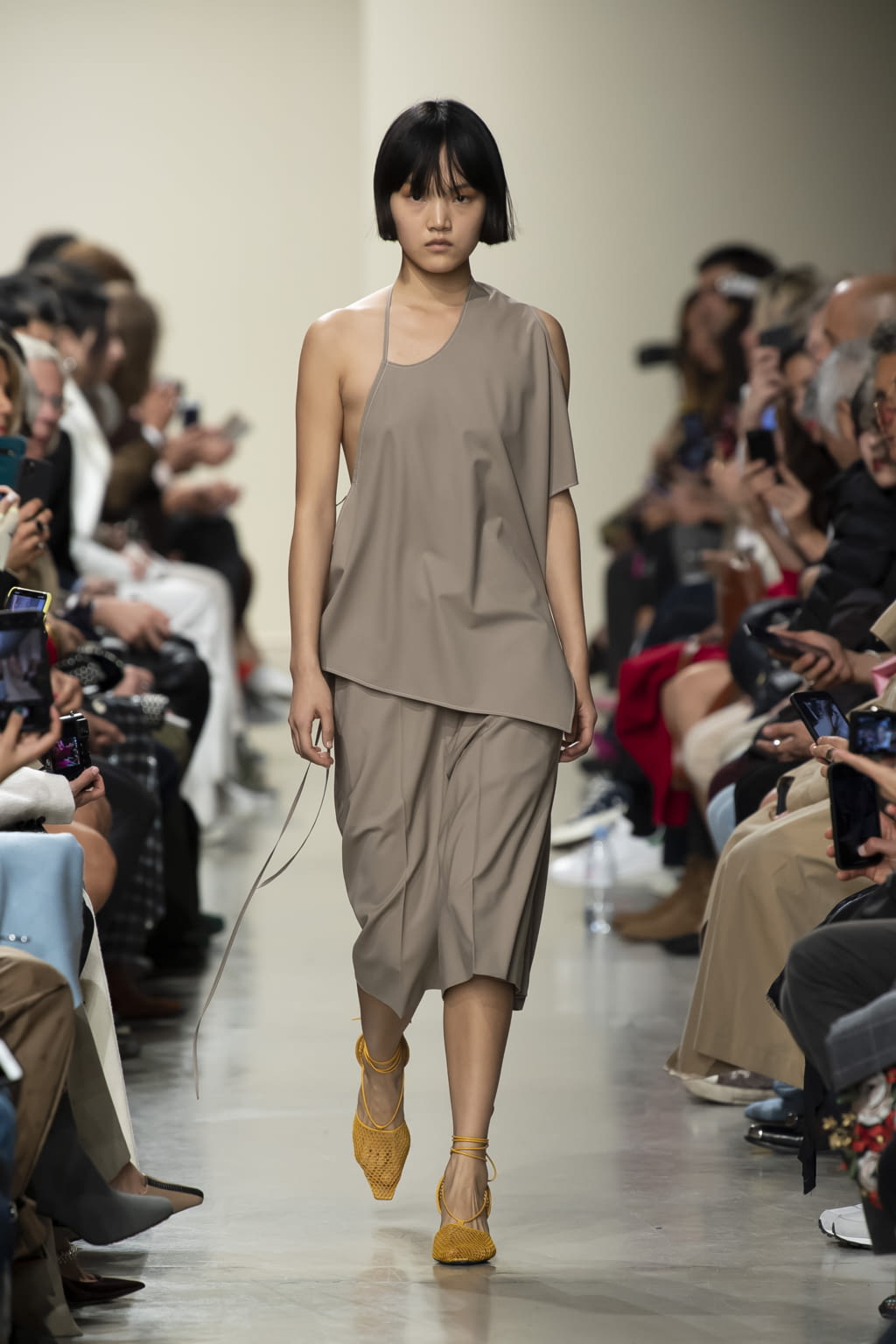Fashion Week Paris Spring/Summer 2020 look 4 from the GAUCHERE collection womenswear