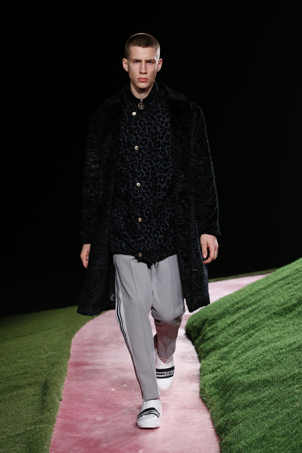 Fashion Week Milan Fall/Winter 2018 look 12 from the GCDS collection 男装