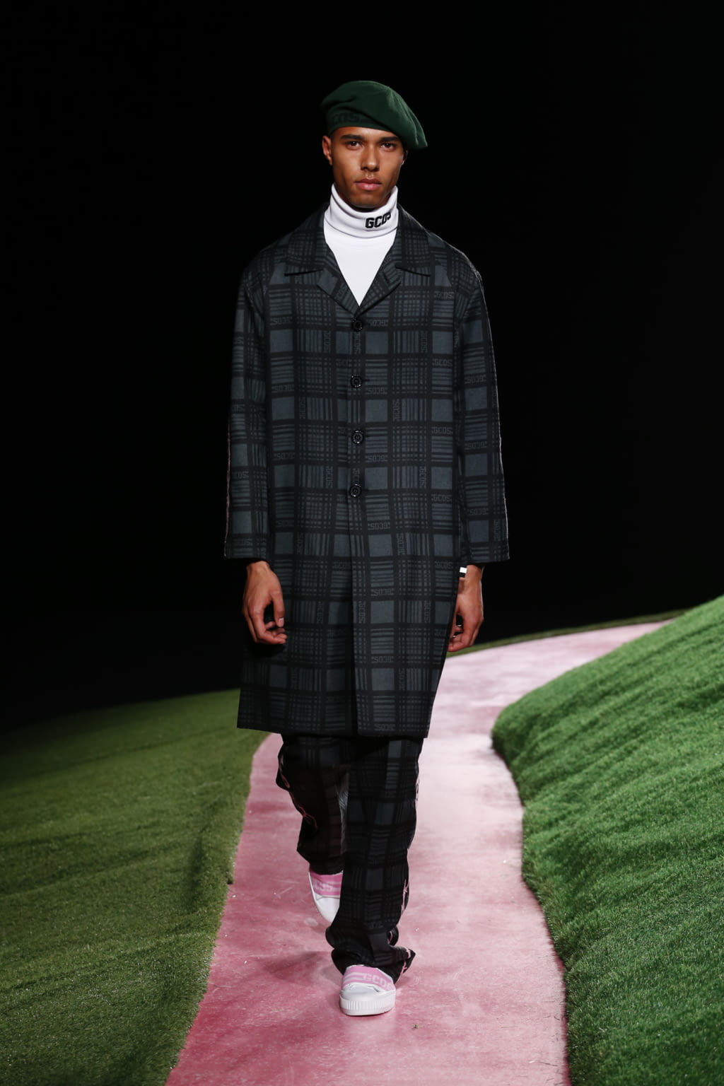 Fashion Week Milan Fall/Winter 2018 look 14 from the GCDS collection 男装