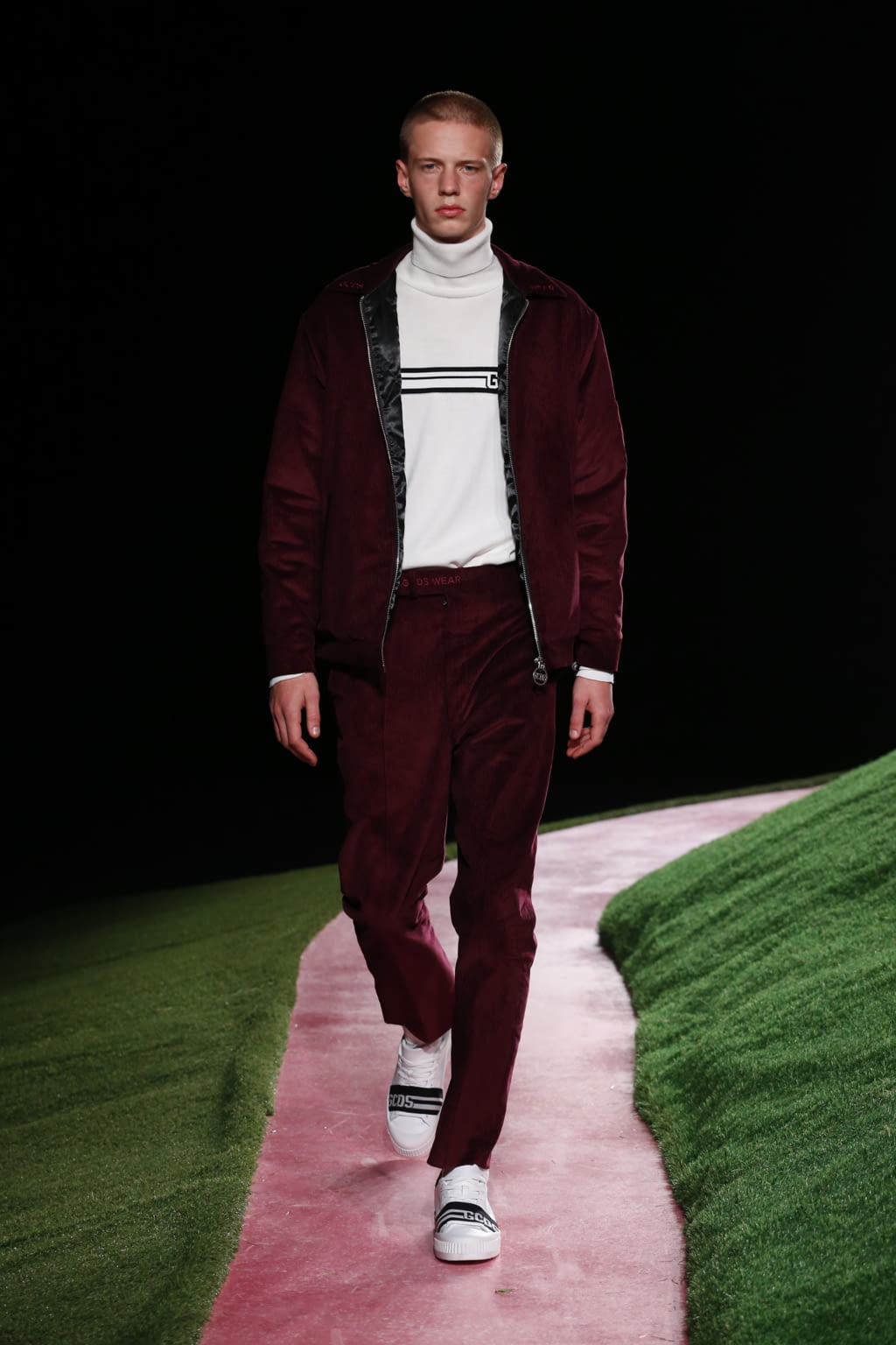 Fashion Week Milan Fall/Winter 2018 look 7 from the GCDS collection 男装