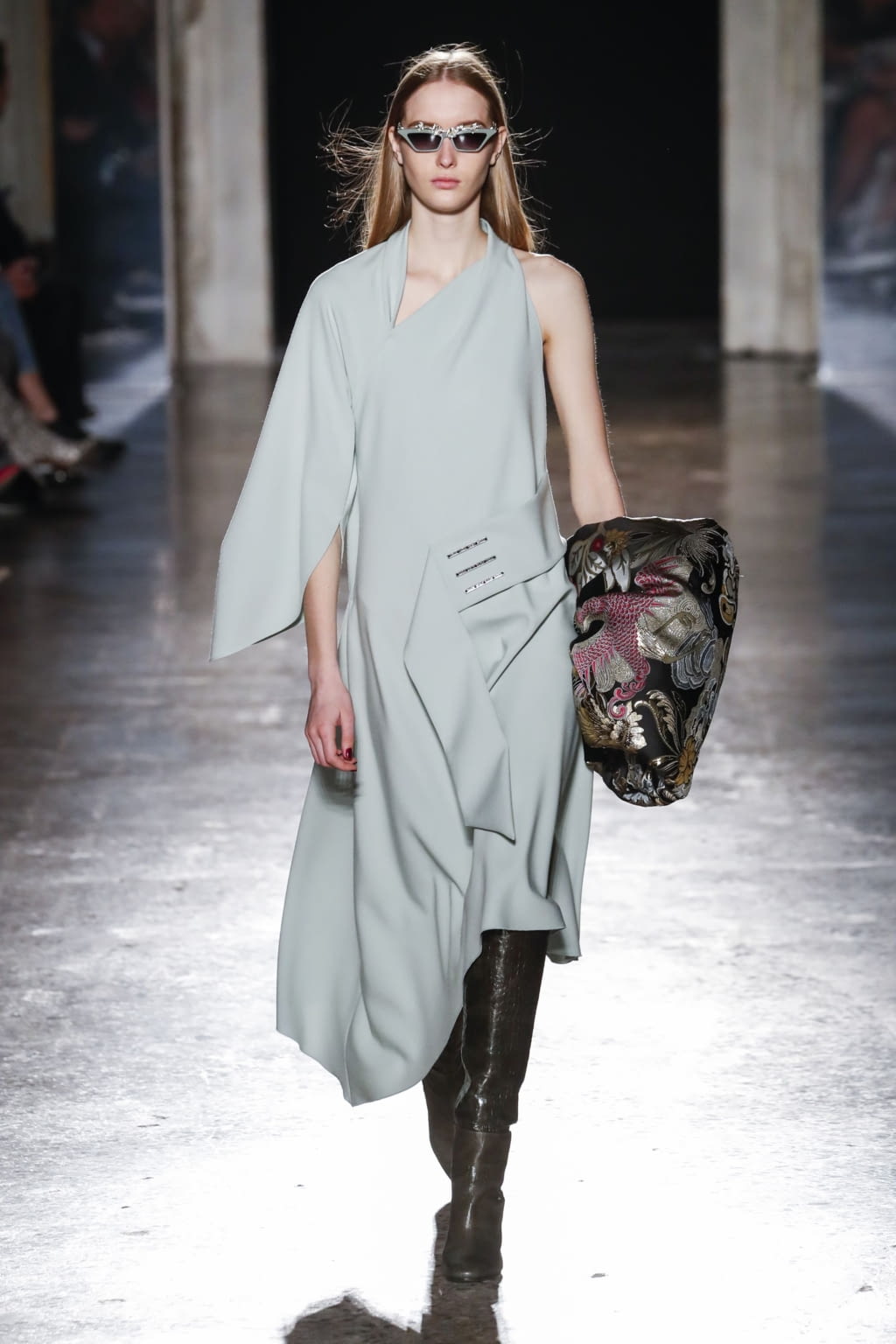 Fashion Week Milan Fall/Winter 2020 look 29 from the Genny collection 女装