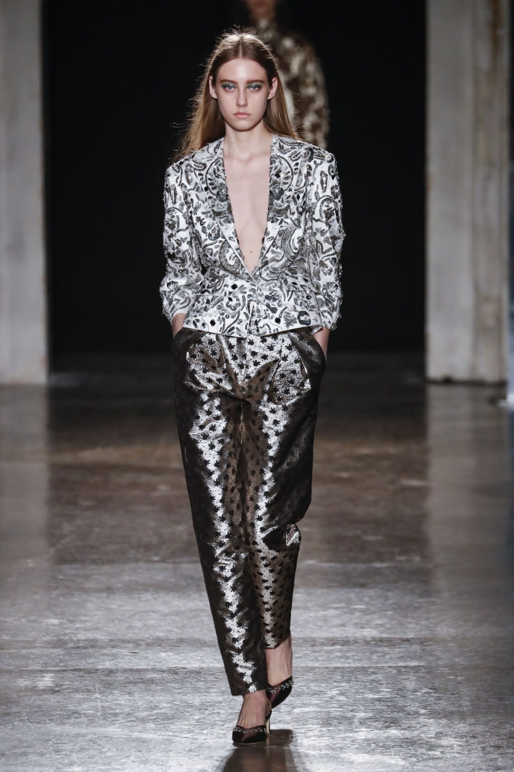 Fashion Week Milan Fall/Winter 2020 look 38 from the Genny collection 女装