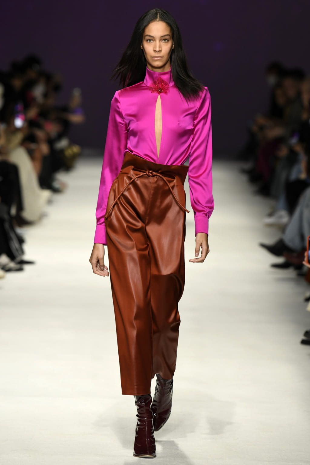 Fashion Week Milan Fall/Winter 2022 look 2 from the Genny collection 女装