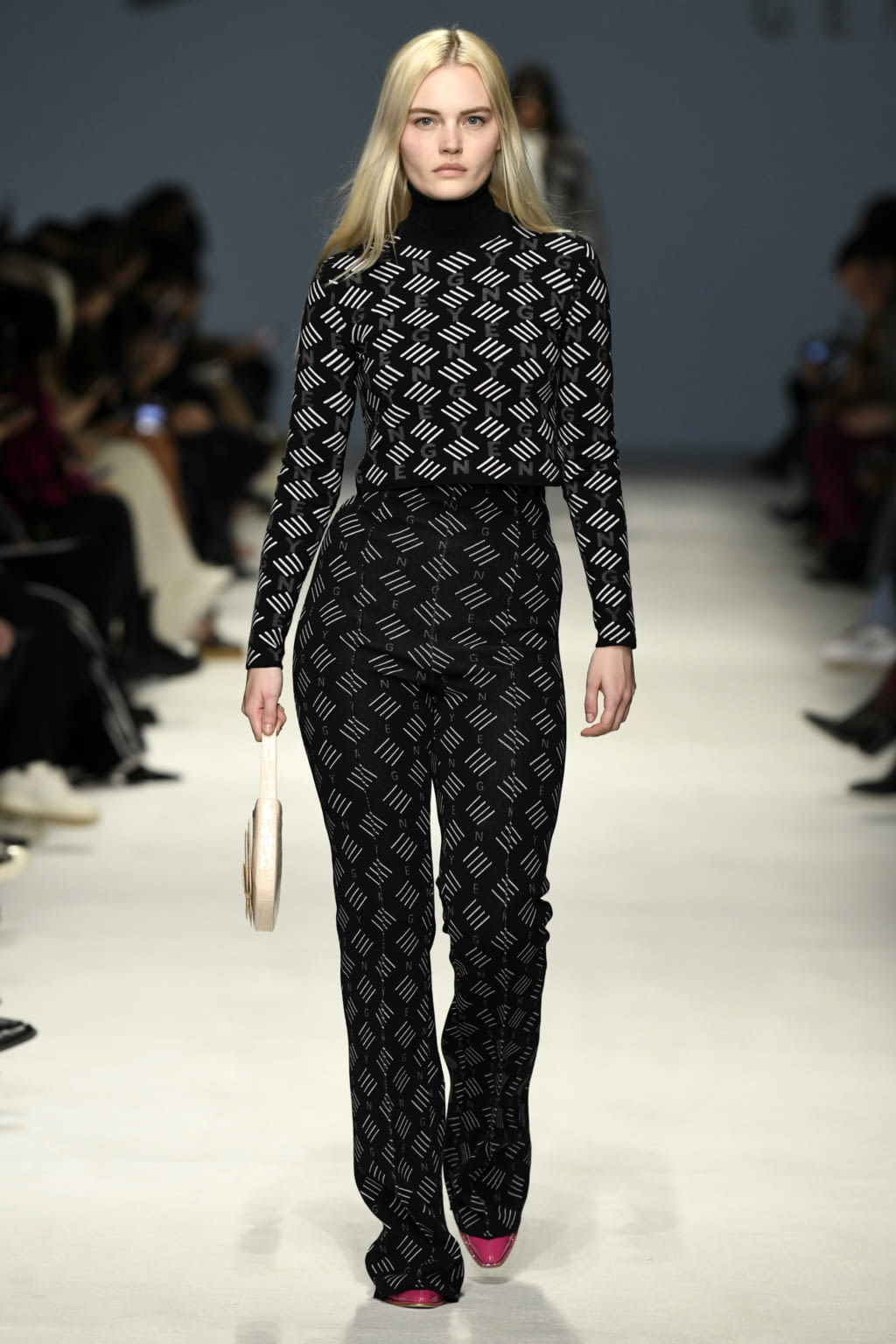 Fashion Week Milan Fall/Winter 2022 look 30 from the Genny collection womenswear