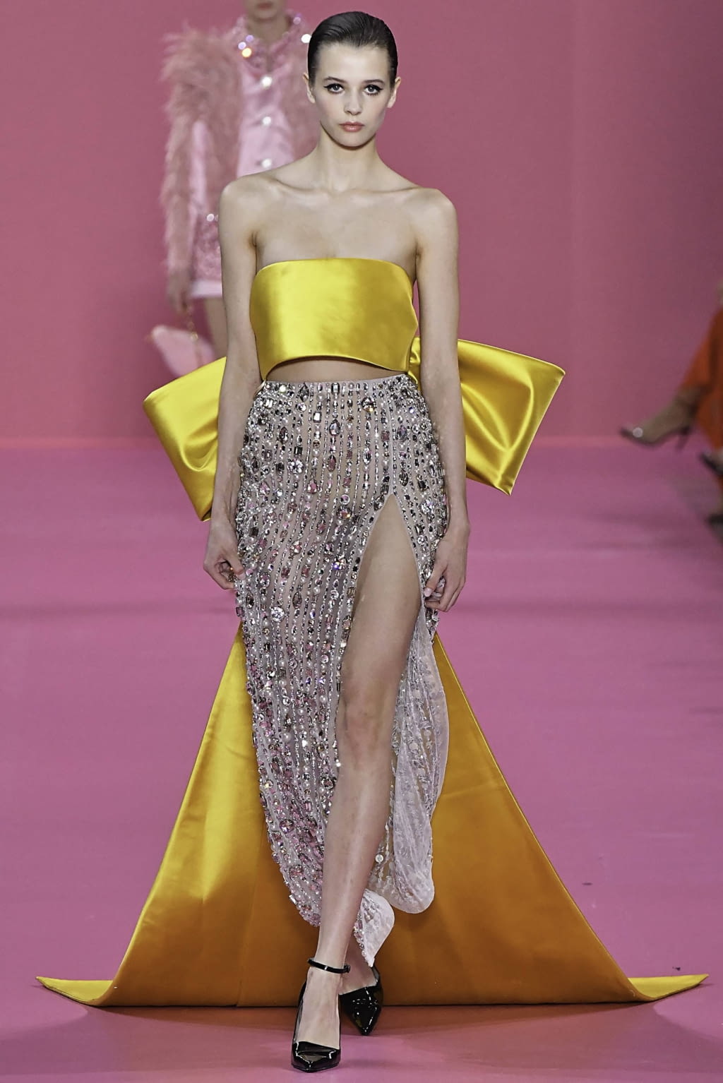 Fashion Week Paris Fall/Winter 2019 look 4 from the Georges Hobeika collection couture