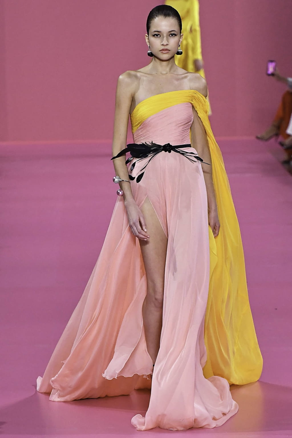 Fashion Week Paris Fall/Winter 2019 look 10 de la collection Georges Hobeika couture