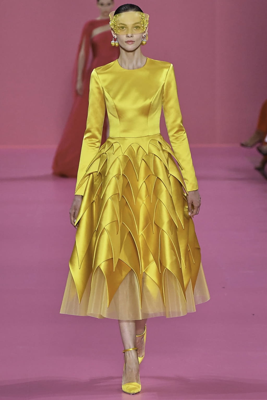 Fashion Week Paris Fall/Winter 2019 look 11 from the Georges Hobeika collection couture