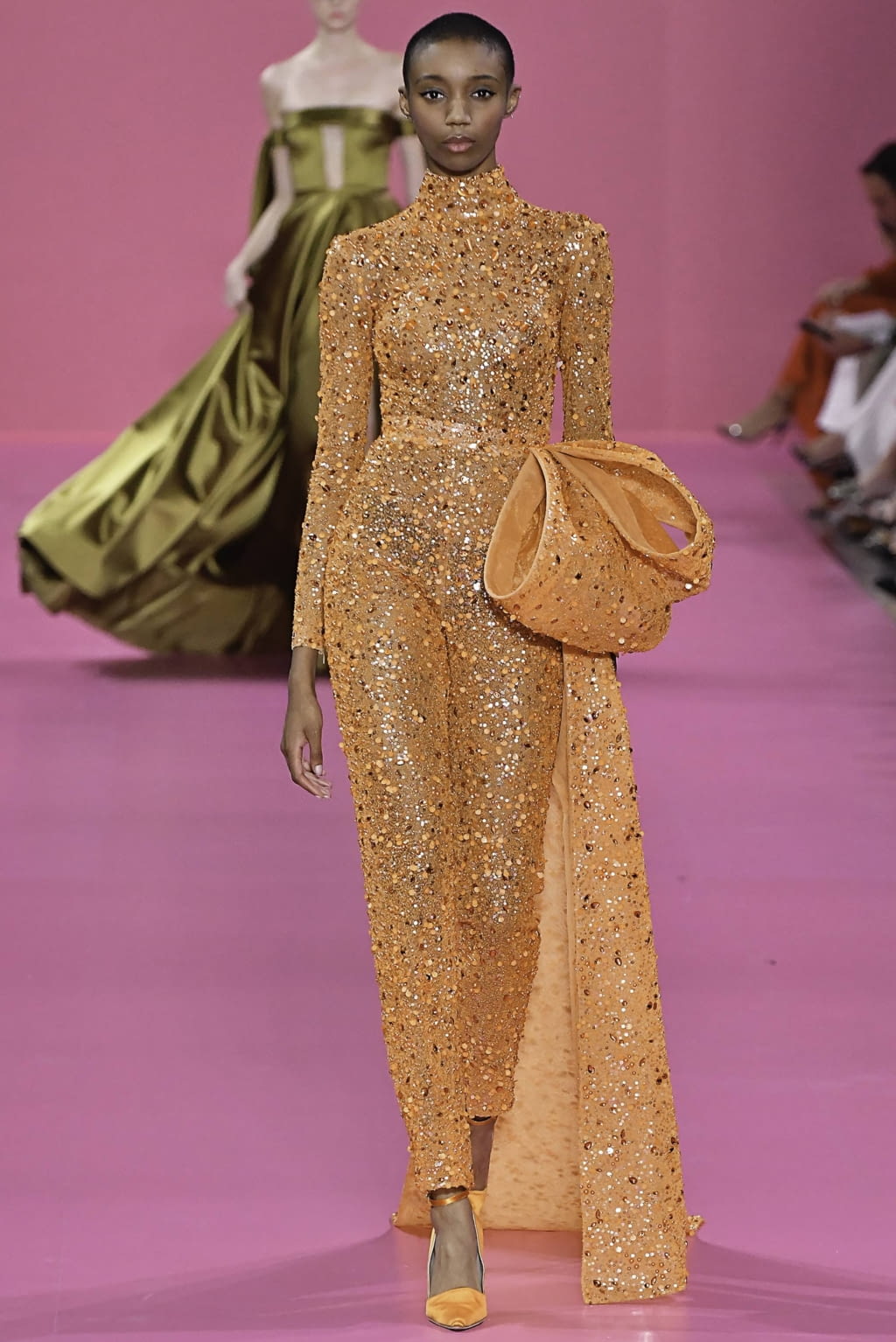 Fashion Week Paris Fall/Winter 2019 look 16 de la collection Georges Hobeika couture