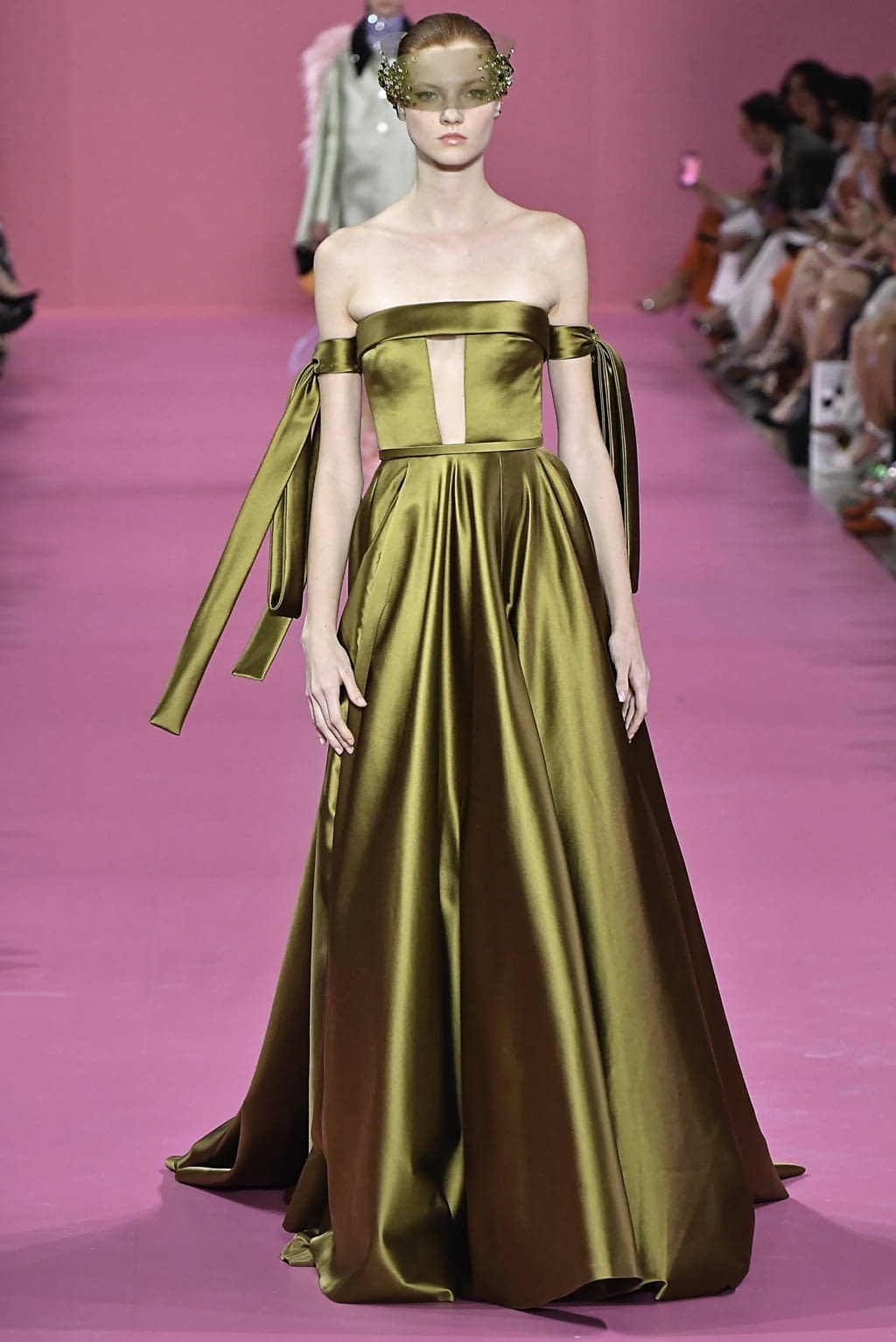 Fashion Week Paris Fall/Winter 2019 look 17 de la collection Georges Hobeika couture