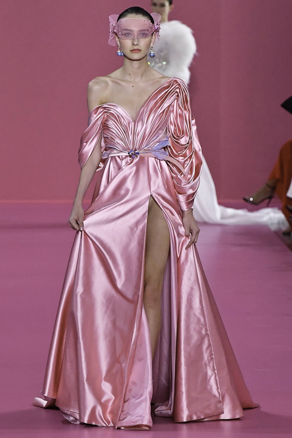 Fashion Week Paris Fall/Winter 2019 look 34 from the Georges Hobeika collection 高级定制