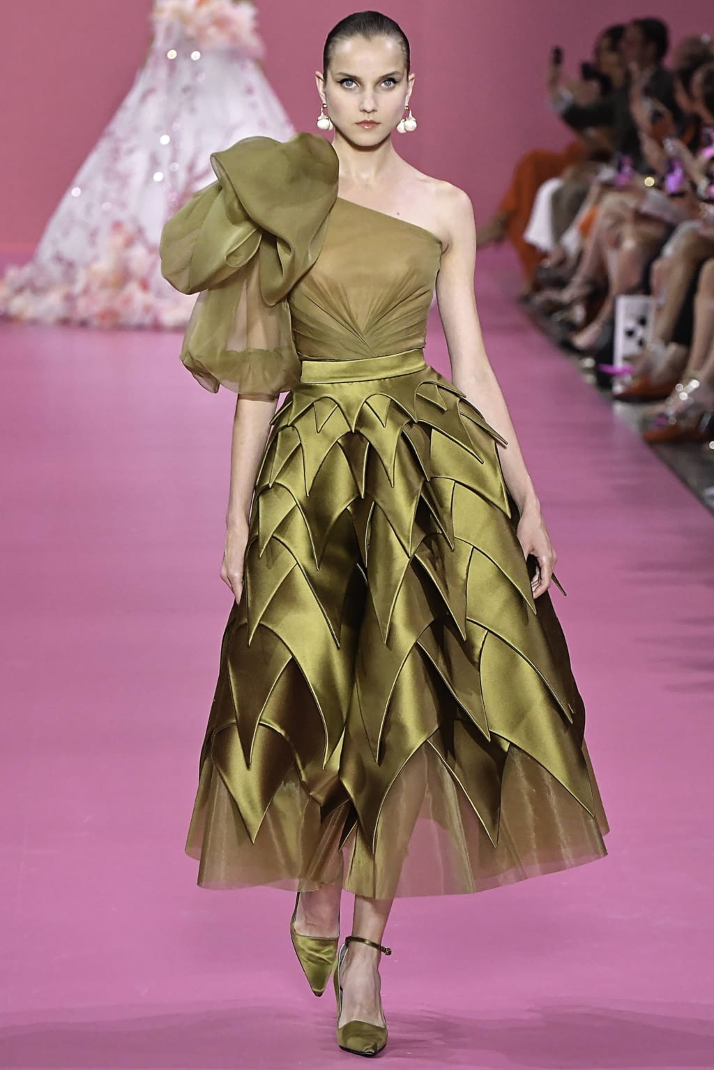 Fashion Week Paris Fall/Winter 2019 look 41 from the Georges Hobeika collection couture