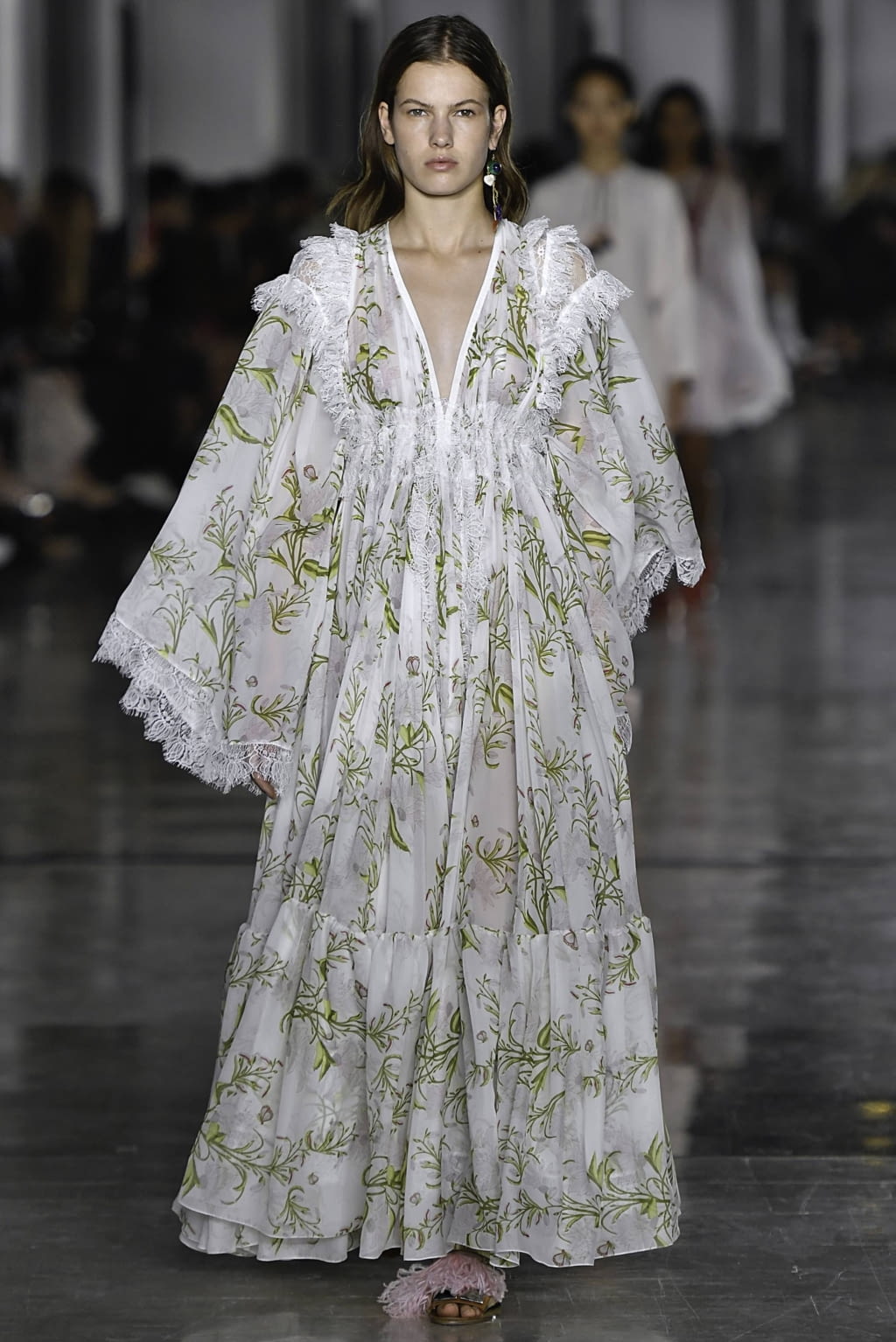 Fashion Week Paris Spring/Summer 2019 look 26 from the Giambattista Valli collection 女装