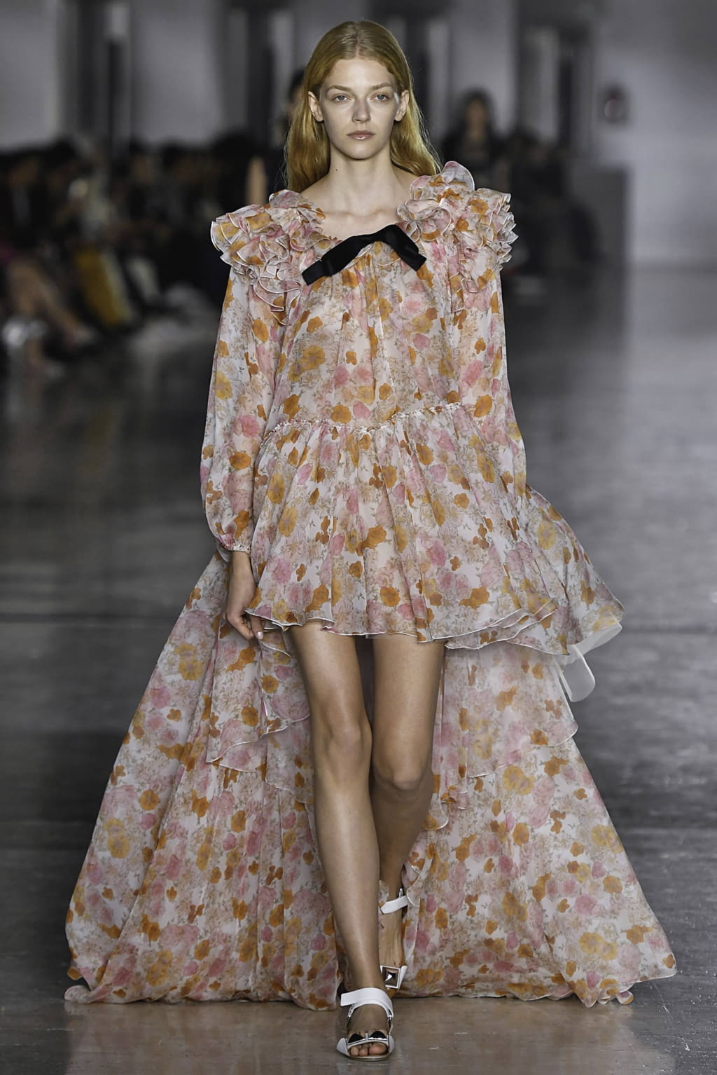 Fashion Week Paris Spring/Summer 2019 look 40 de la collection Giambattista Valli womenswear
