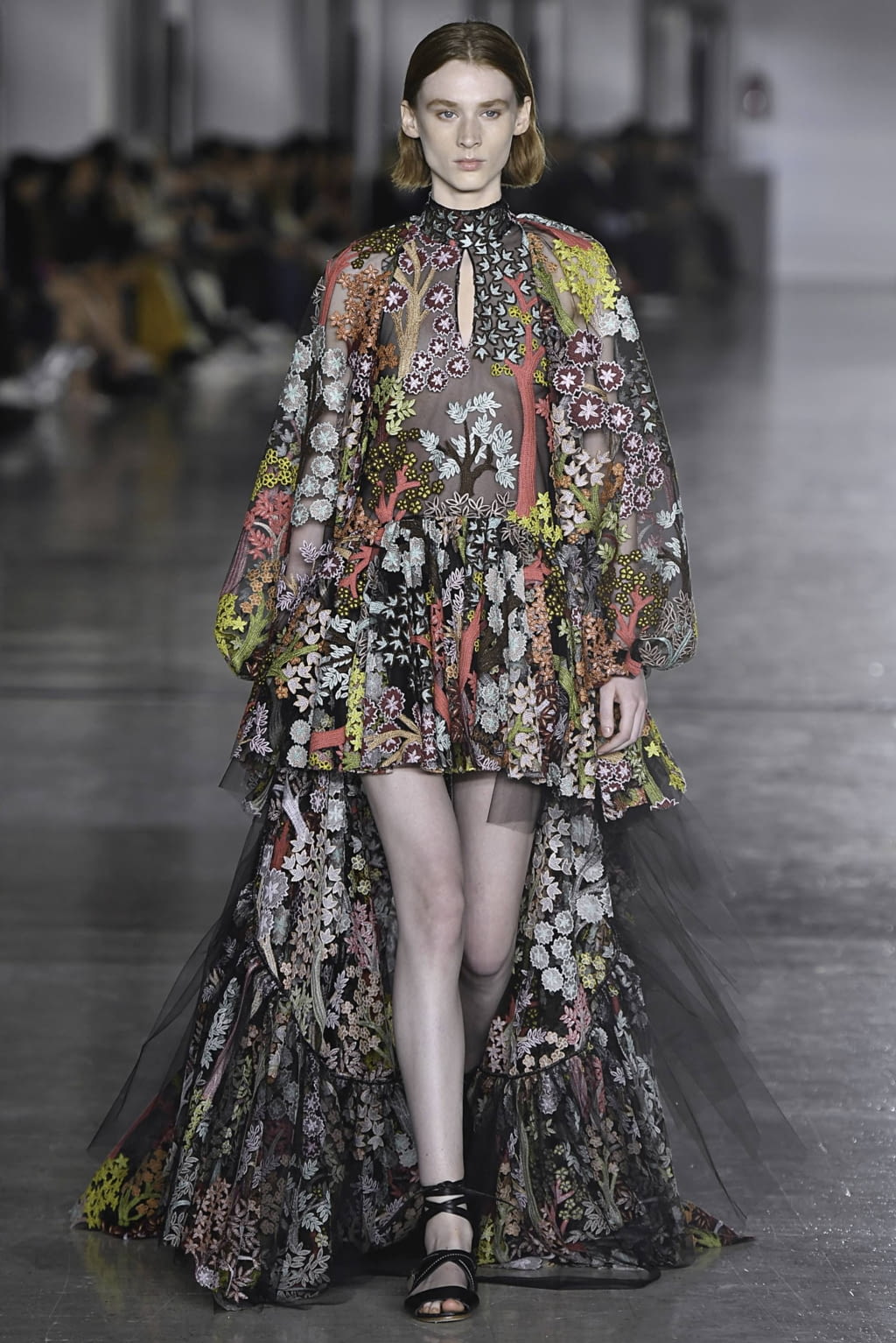 Fashion Week Paris Spring/Summer 2019 look 61 de la collection Giambattista Valli womenswear