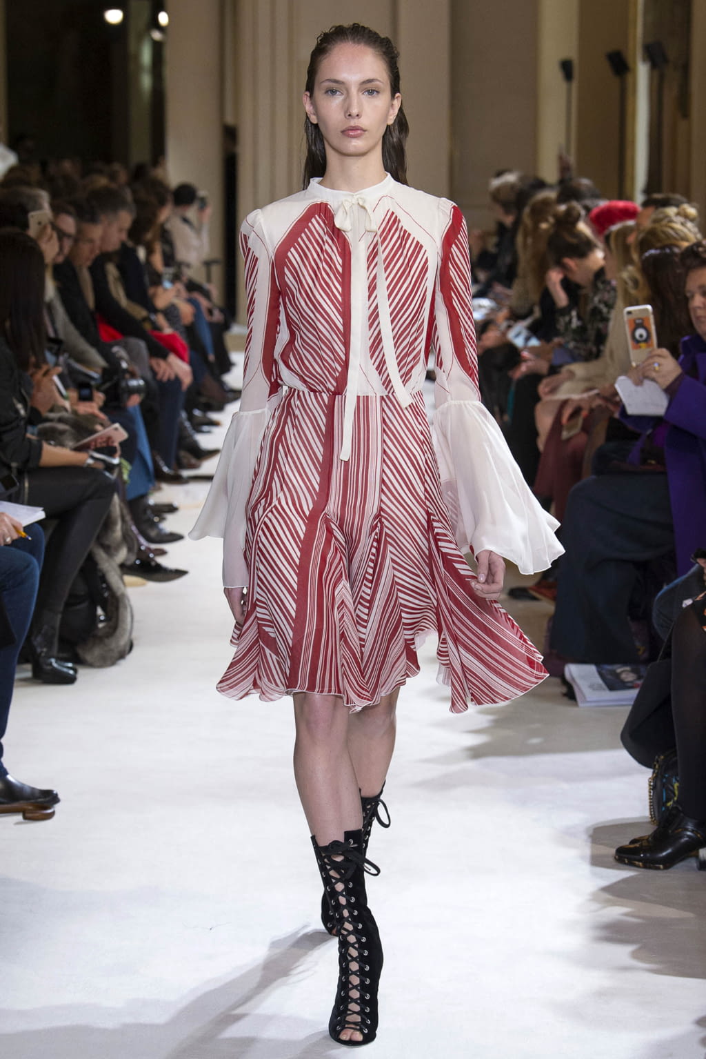 Fashion Week Paris Fall/Winter 2017 look 18 from the Giambattista Valli collection 女装
