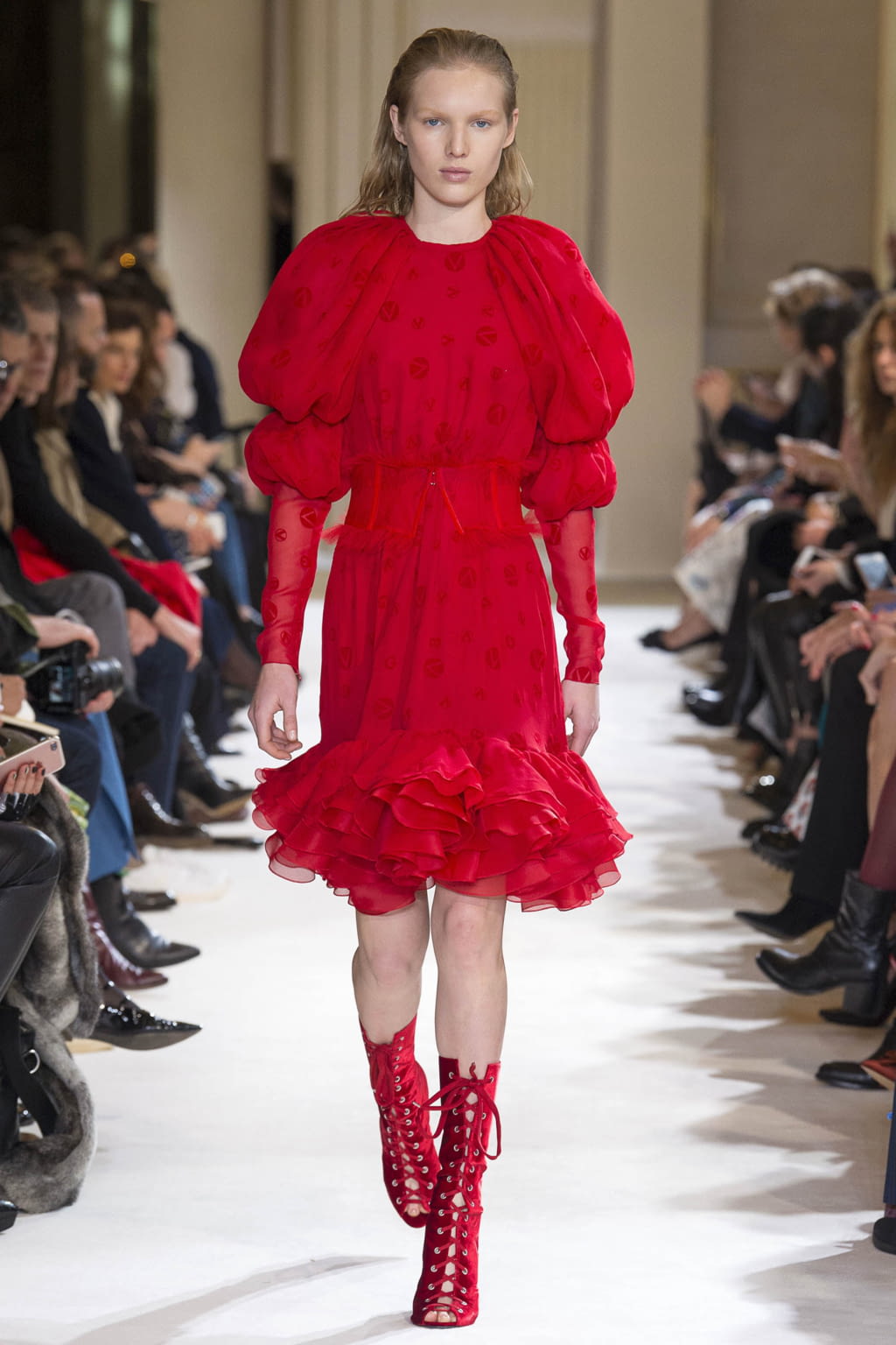 Fashion Week Paris Fall/Winter 2017 look 36 from the Giambattista Valli collection 女装