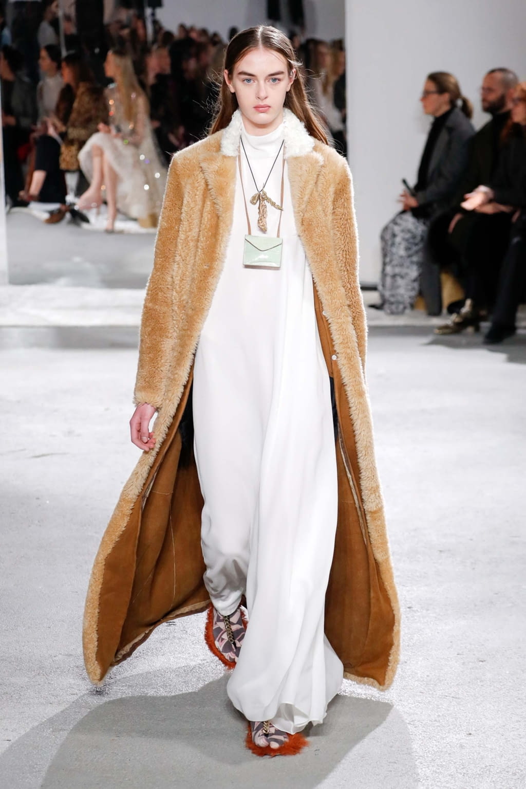 Fashion Week Paris Fall/Winter 2018 look 14 from the Giambattista Valli collection 女装