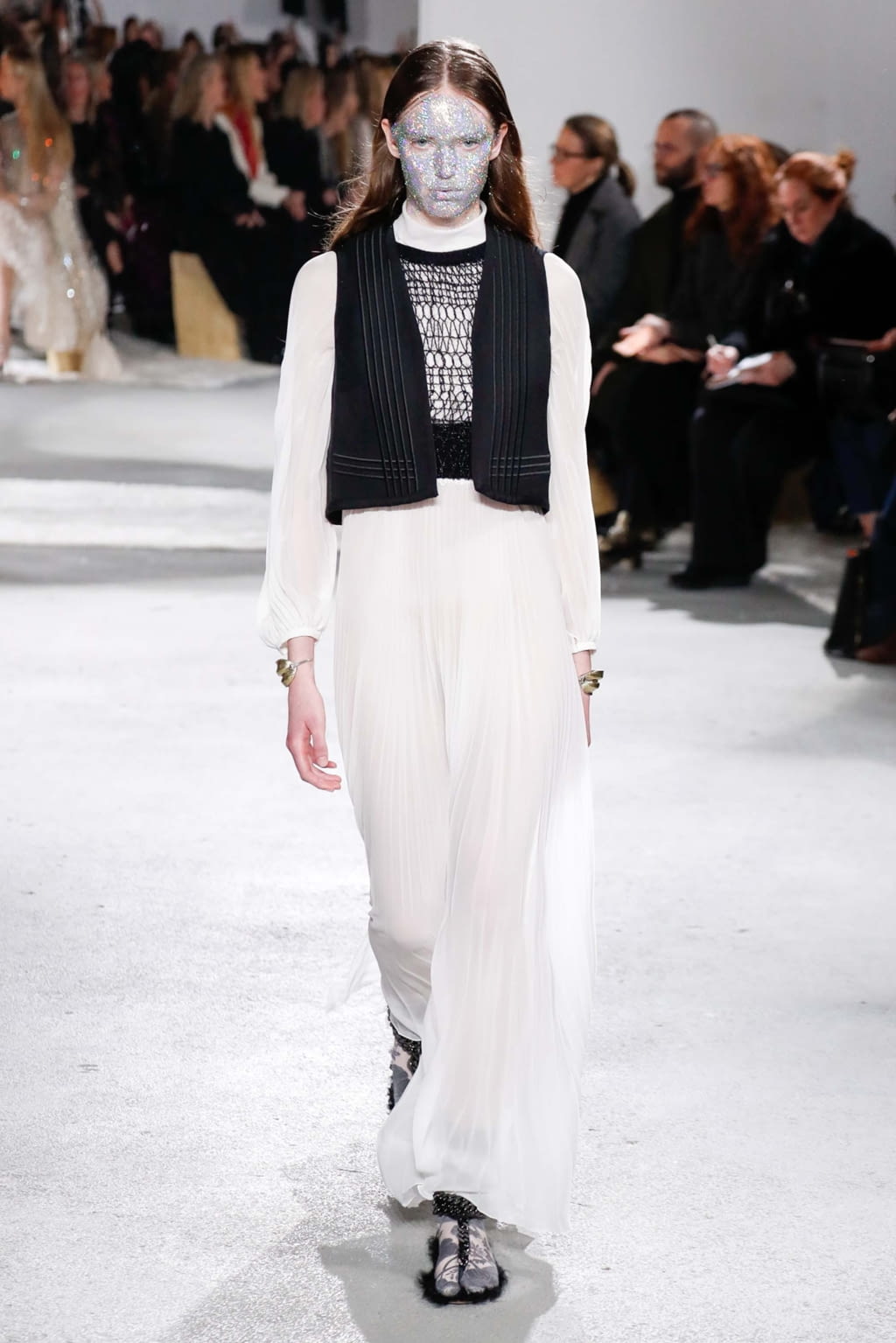 Fashion Week Paris Fall/Winter 2018 look 15 from the Giambattista Valli collection 女装