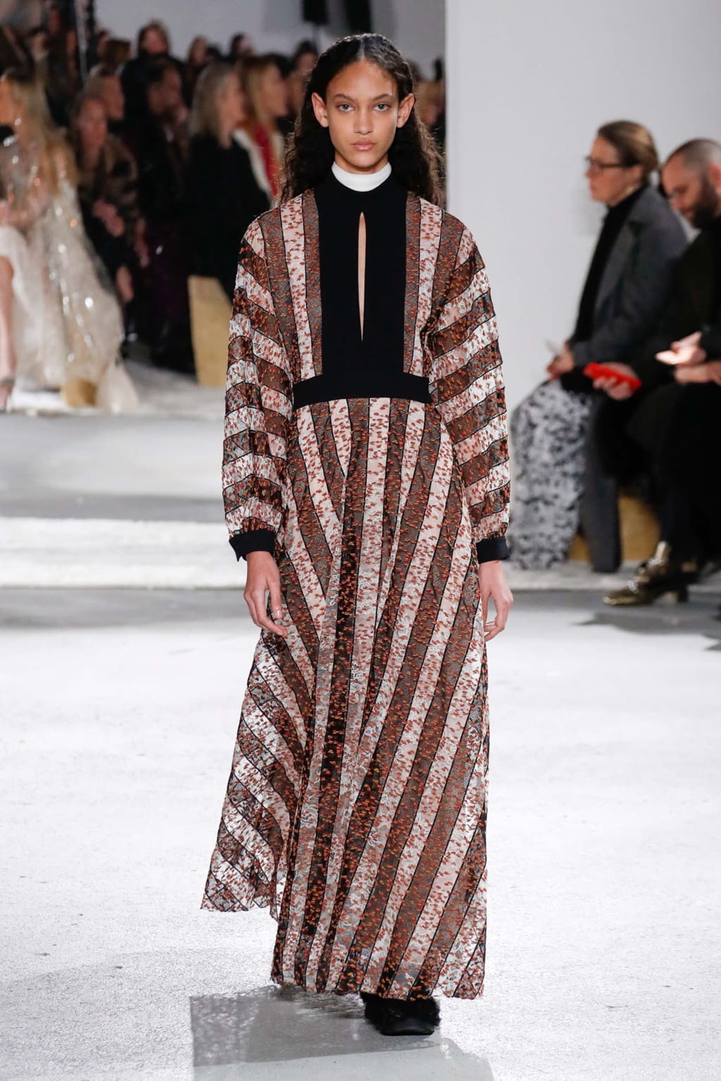 Fashion Week Paris Fall/Winter 2018 look 25 from the Giambattista Valli collection 女装
