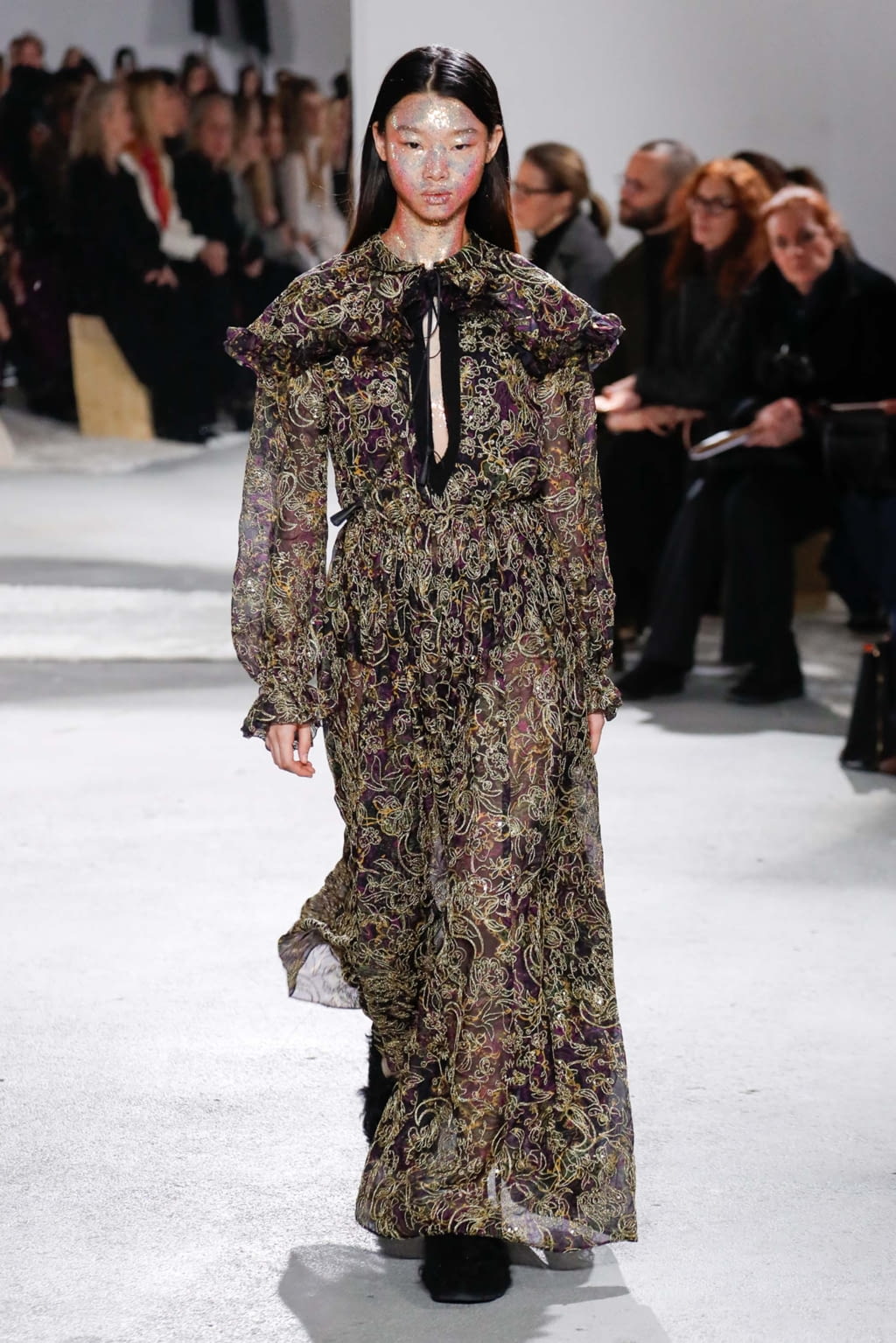 Fashion Week Paris Fall/Winter 2018 look 27 from the Giambattista Valli collection 女装