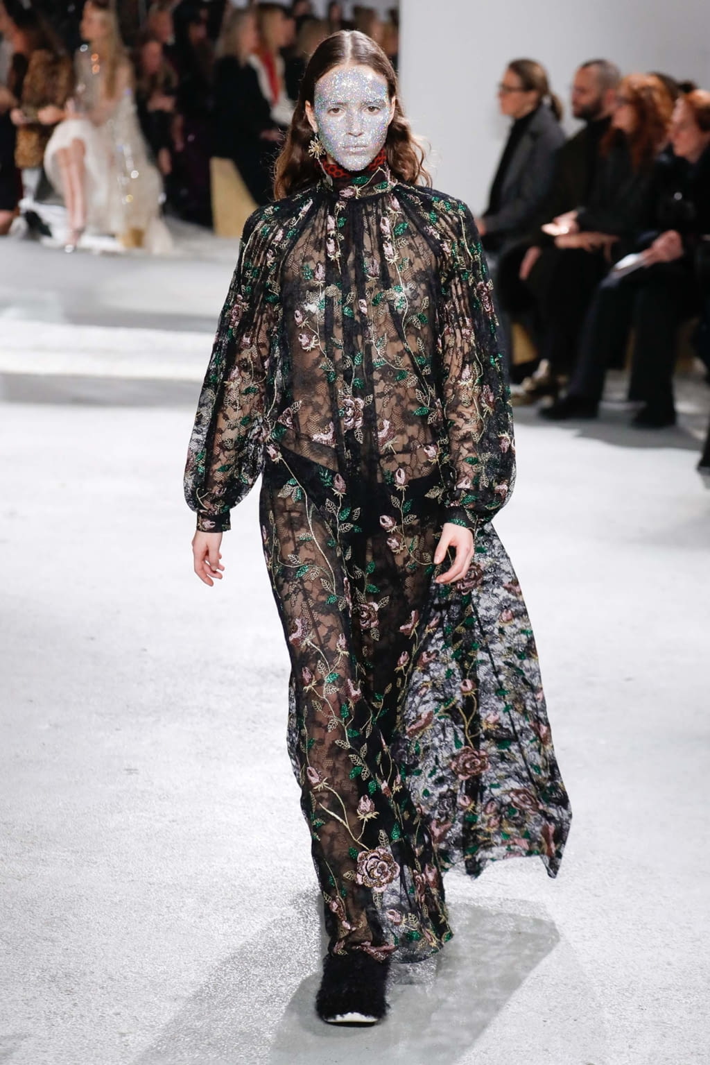Fashion Week Paris Fall/Winter 2018 look 31 from the Giambattista Valli collection 女装