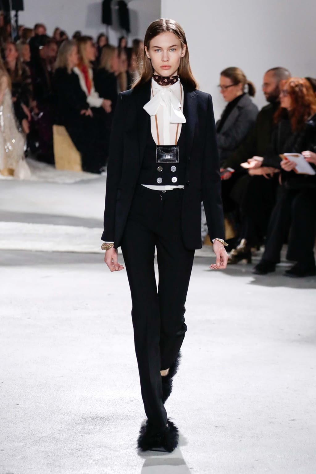 Fashion Week Paris Fall/Winter 2018 look 39 from the Giambattista Valli collection 女装