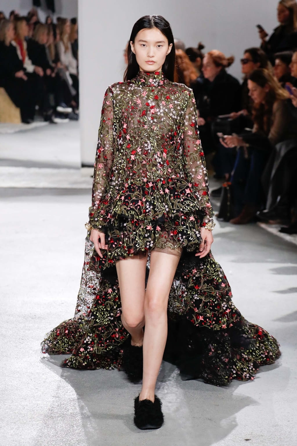 Fashion Week Paris Fall/Winter 2018 look 50 from the Giambattista Valli collection 女装