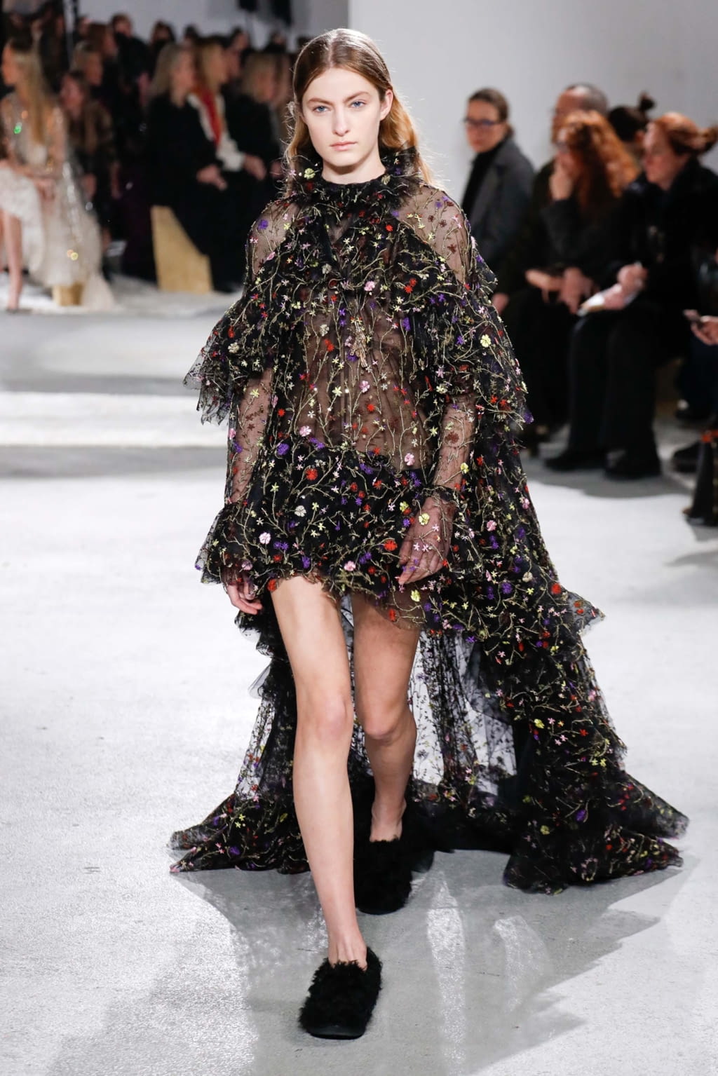 Fashion Week Paris Fall/Winter 2018 look 52 from the Giambattista Valli collection 女装