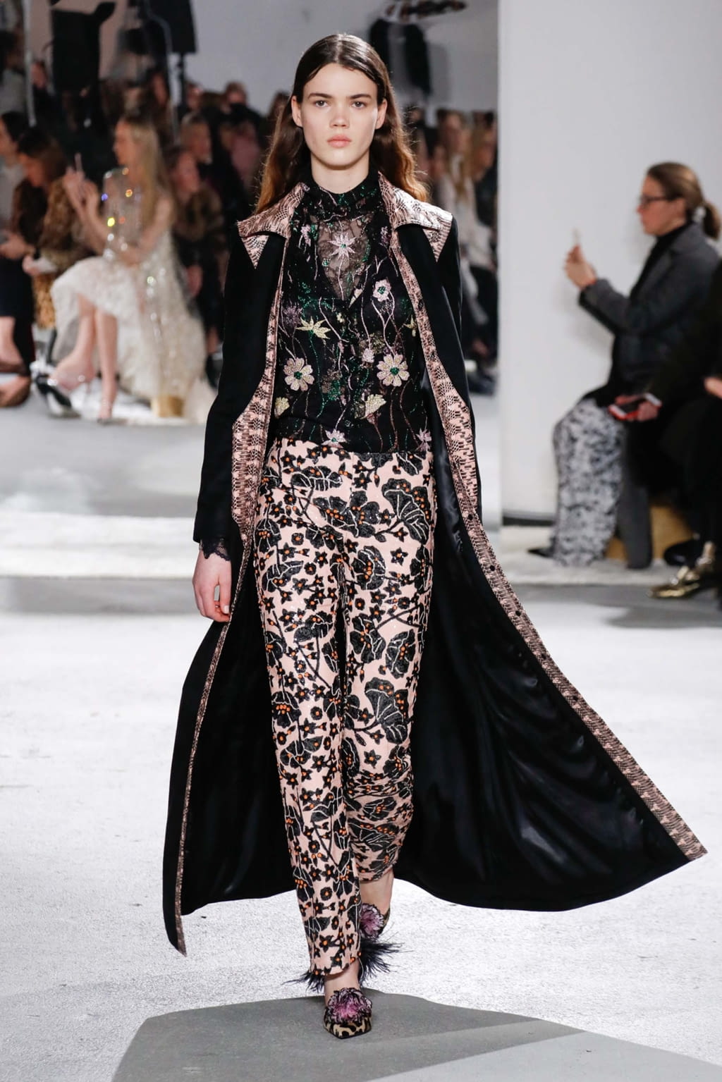 Fashion Week Paris Fall/Winter 2018 look 53 from the Giambattista Valli collection 女装