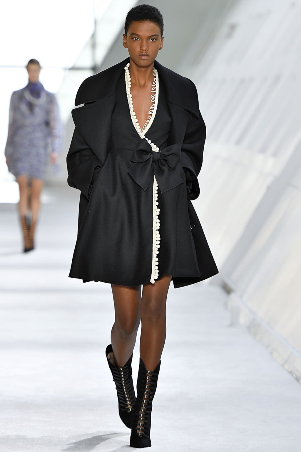 Fashion Week Paris Fall/Winter 2019 look 15 from the Giambattista Valli collection 女装