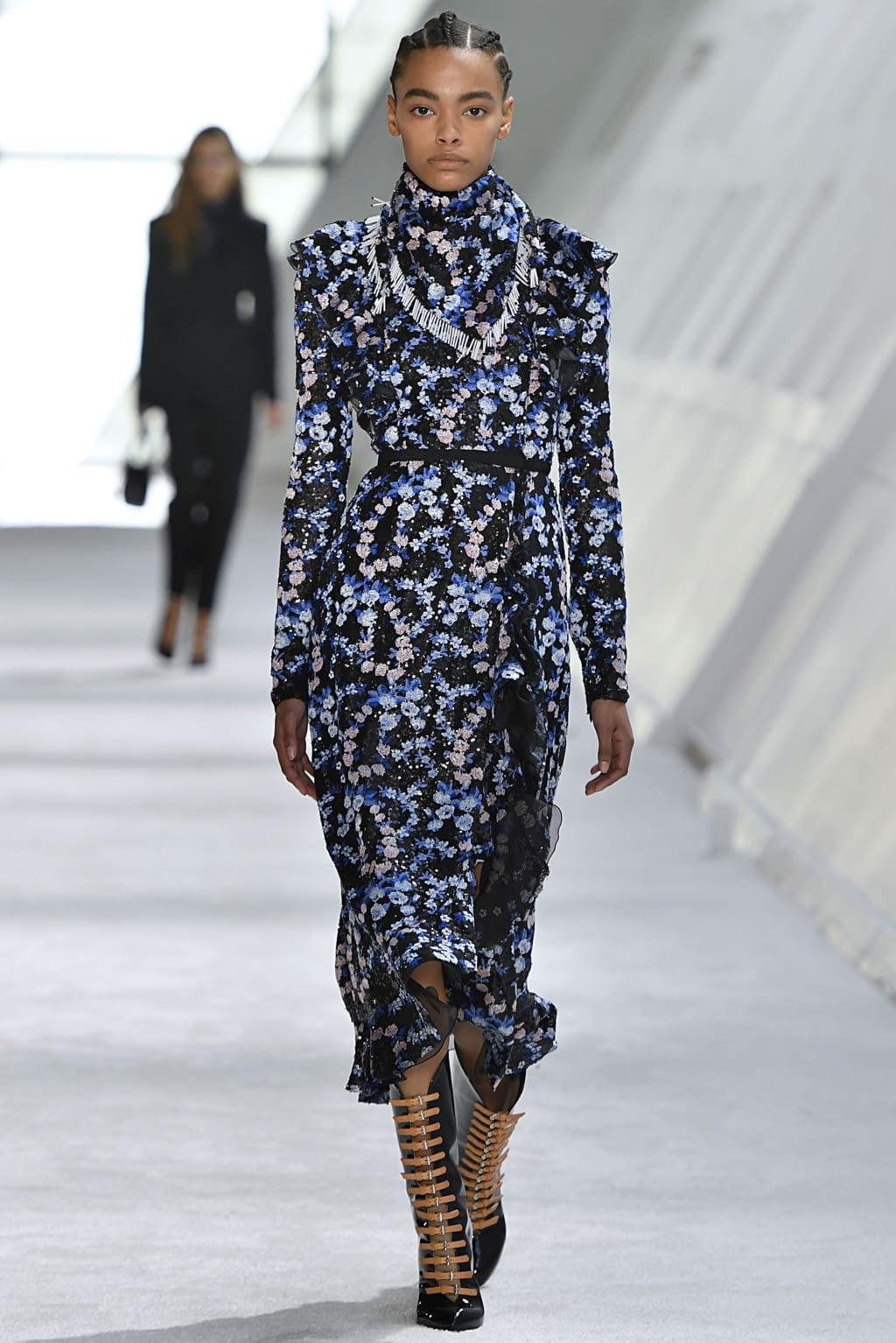 Fashion Week Paris Fall/Winter 2019 look 26 from the Giambattista Valli collection 女装