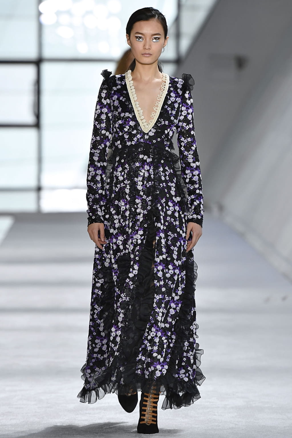 Fashion Week Paris Fall/Winter 2019 look 31 from the Giambattista Valli collection 女装