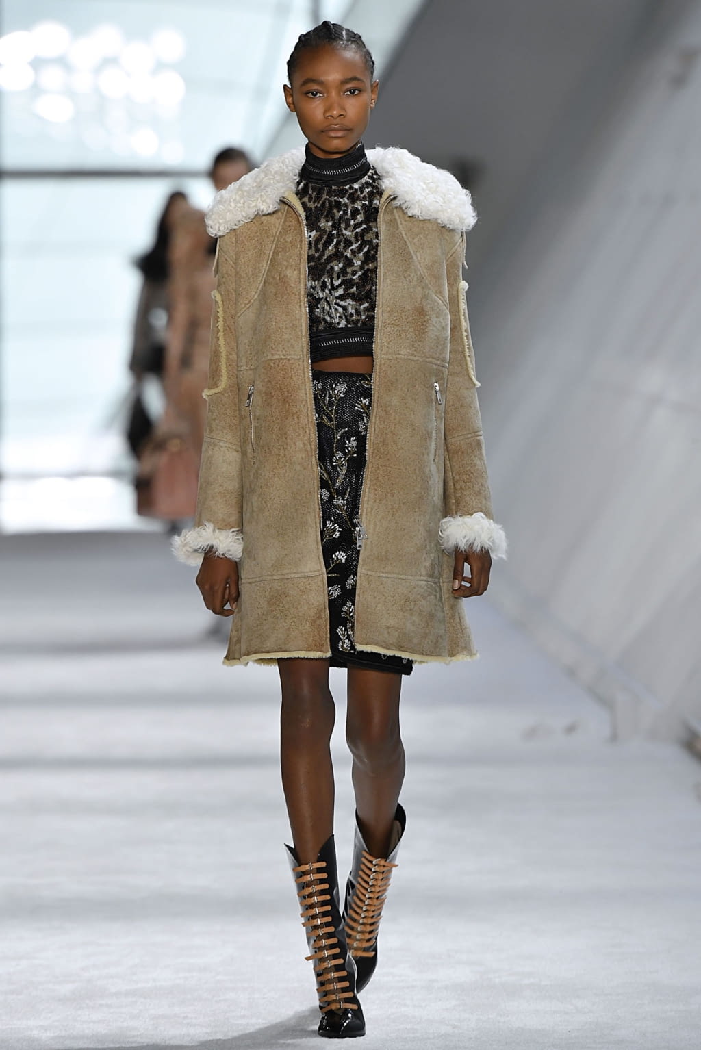 Fashion Week Paris Fall/Winter 2019 look 38 from the Giambattista Valli collection 女装