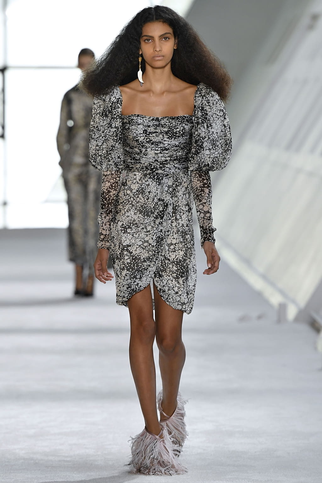 Fashion Week Paris Fall/Winter 2019 look 46 from the Giambattista Valli collection 女装