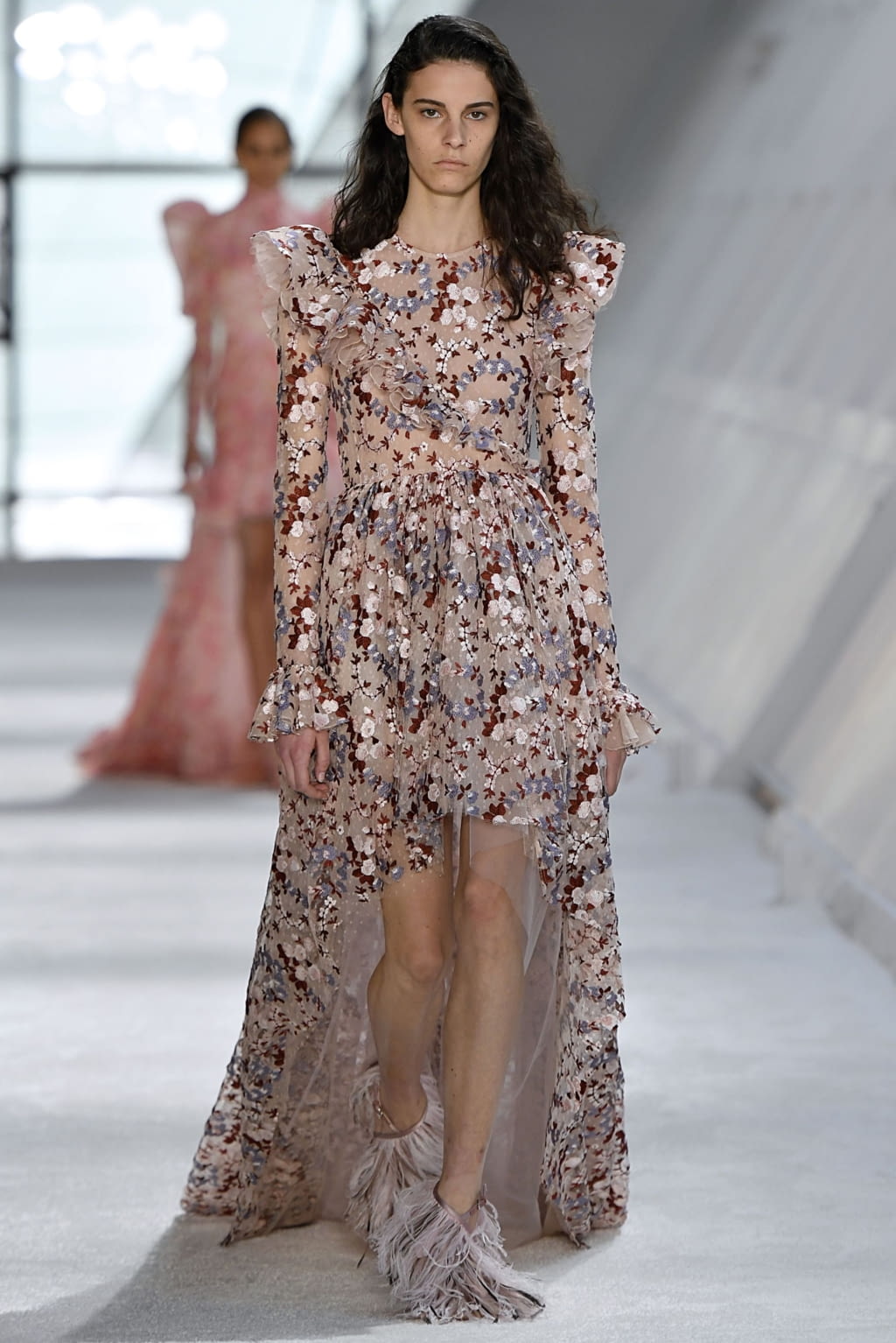 Fashion Week Paris Fall/Winter 2019 look 56 from the Giambattista Valli collection 女装
