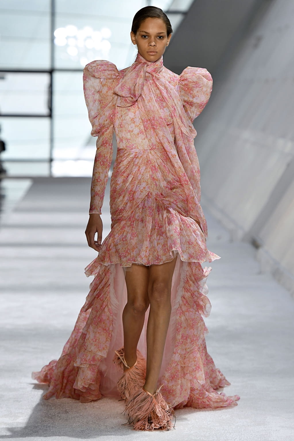Fashion Week Paris Fall/Winter 2019 look 57 from the Giambattista Valli collection 女装