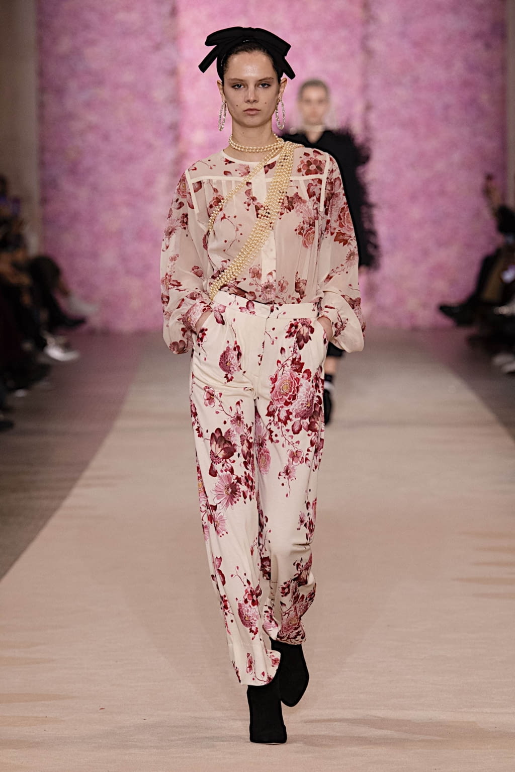 Fashion Week Paris Fall/Winter 2020 look 8 from the Giambattista Valli collection 女装