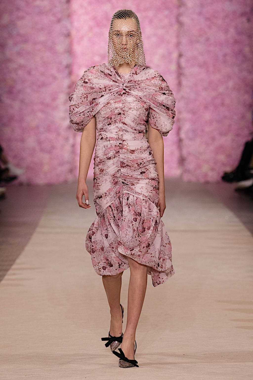 Fashion Week Paris Fall/Winter 2020 look 36 from the Giambattista Valli collection 女装