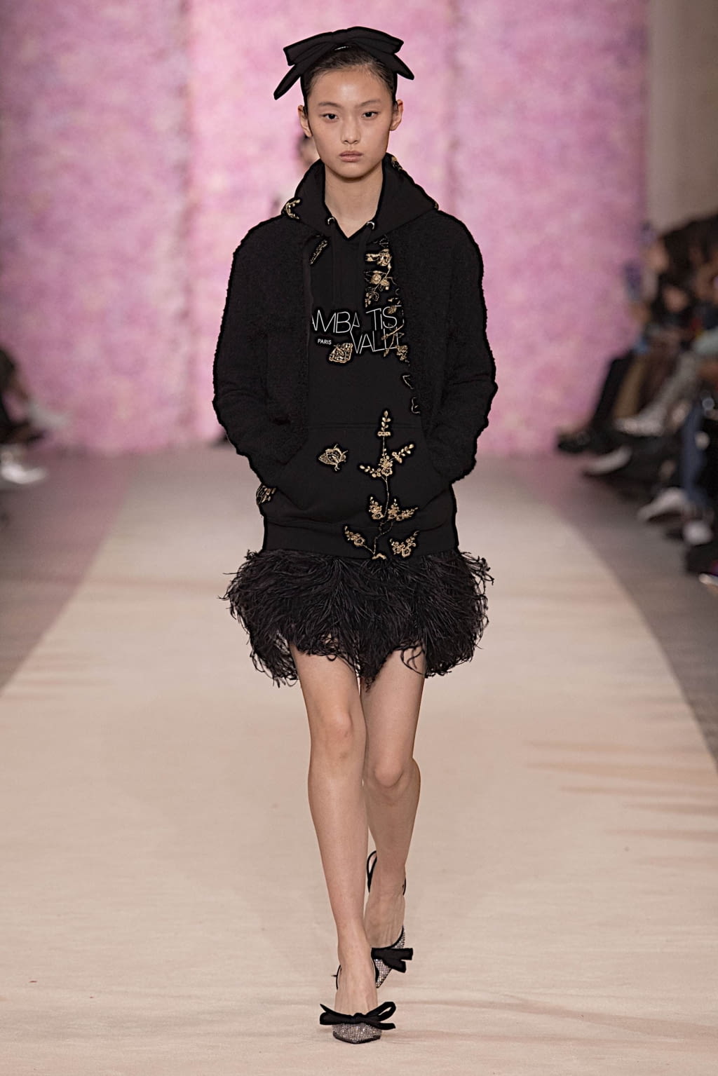 Fashion Week Paris Fall/Winter 2020 look 32 from the Giambattista Valli collection 女装