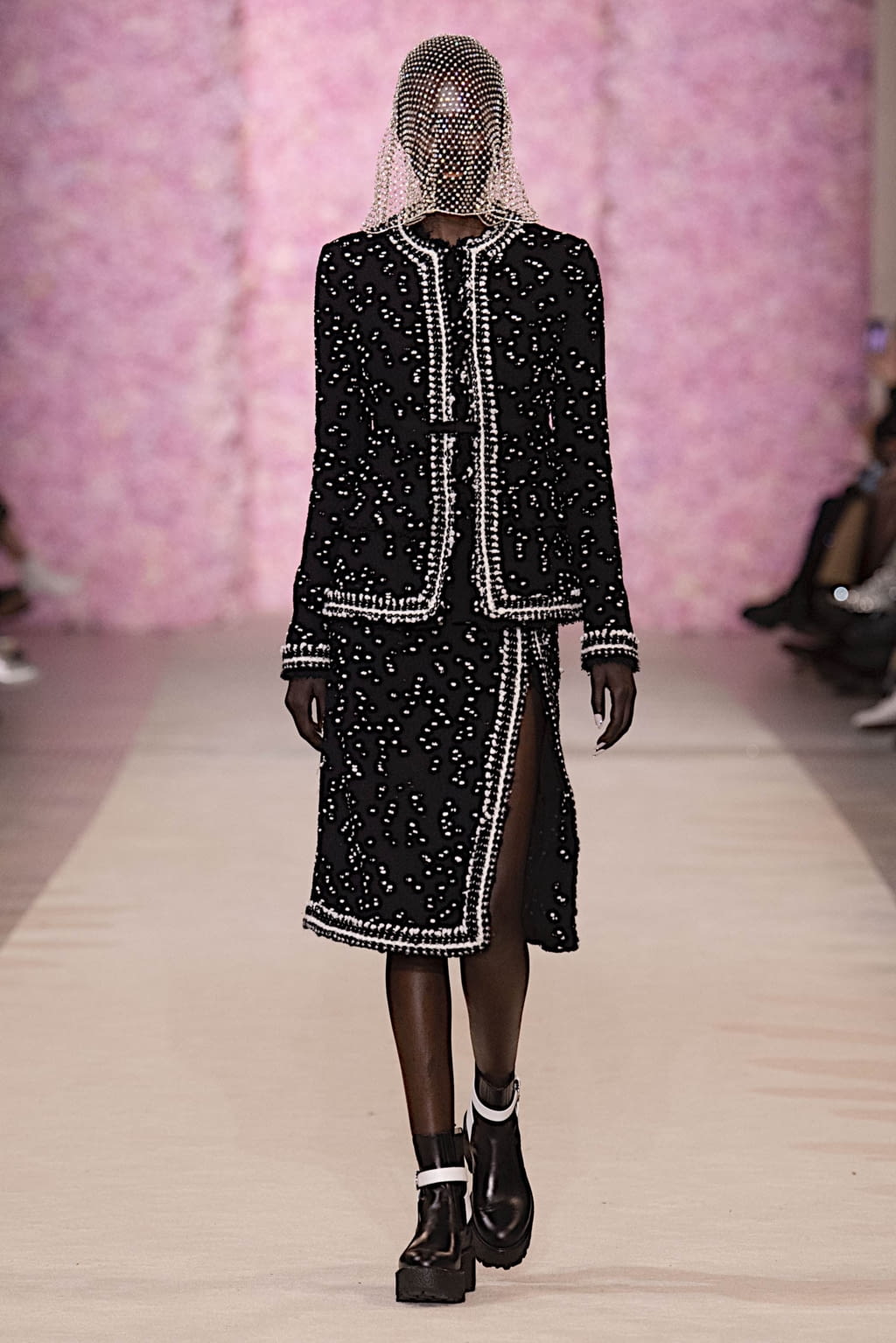 Fashion Week Paris Fall/Winter 2020 look 16 from the Giambattista Valli collection 女装