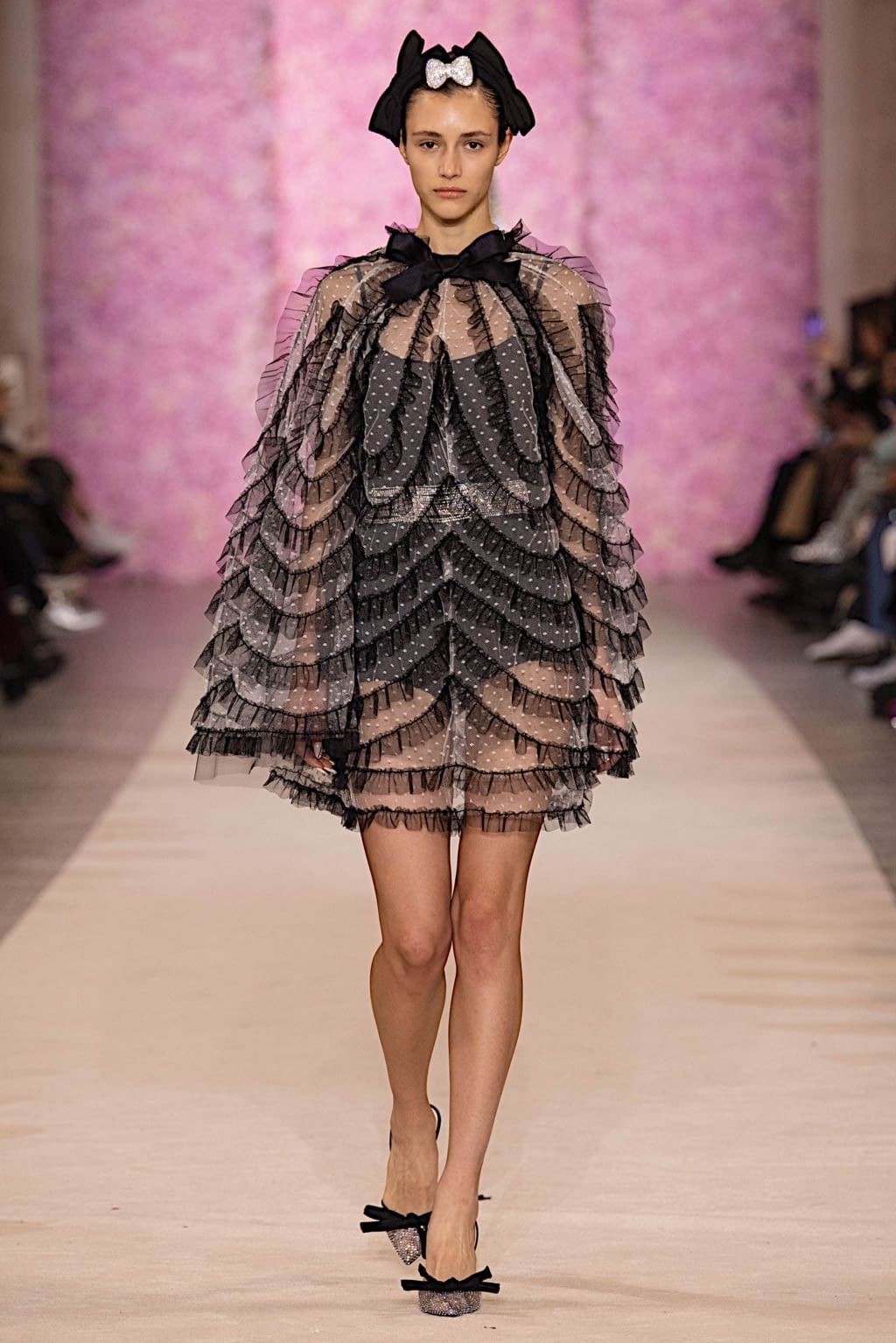 Fashion Week Paris Fall/Winter 2020 look 19 from the Giambattista Valli collection 女装