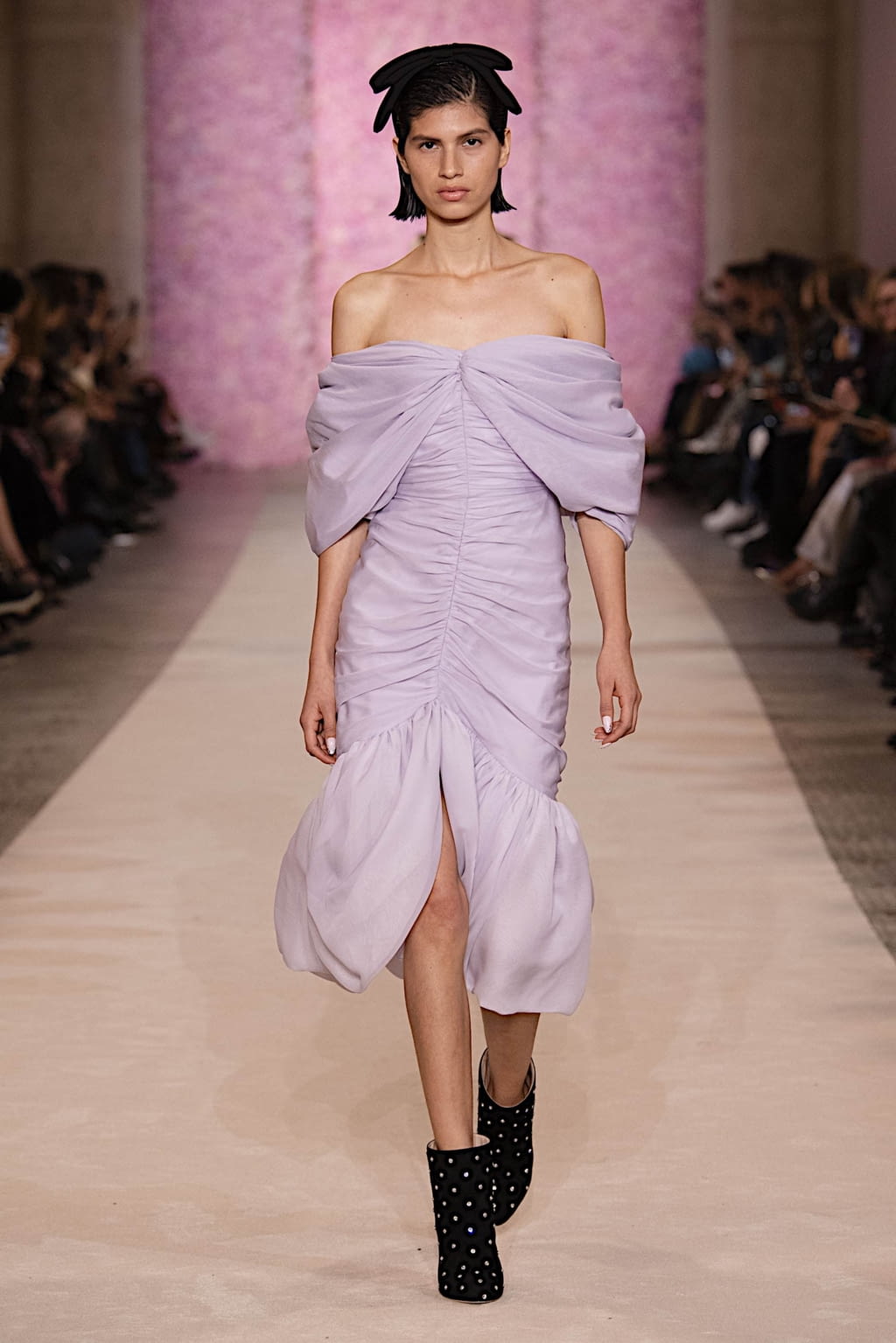 Fashion Week Paris Fall/Winter 2020 look 41 from the Giambattista Valli collection 女装