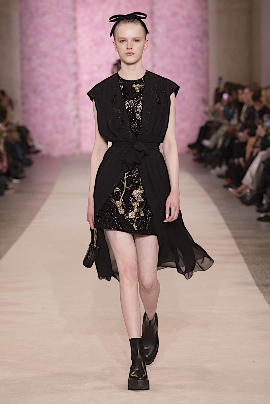 Fashion Week Paris Fall/Winter 2020 look 51 de la collection Giambattista Valli womenswear