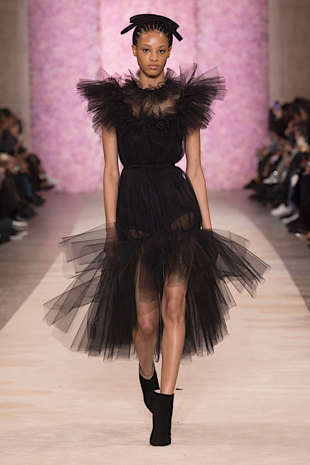 Fashion Week Paris Fall/Winter 2020 look 45 from the Giambattista Valli collection 女装