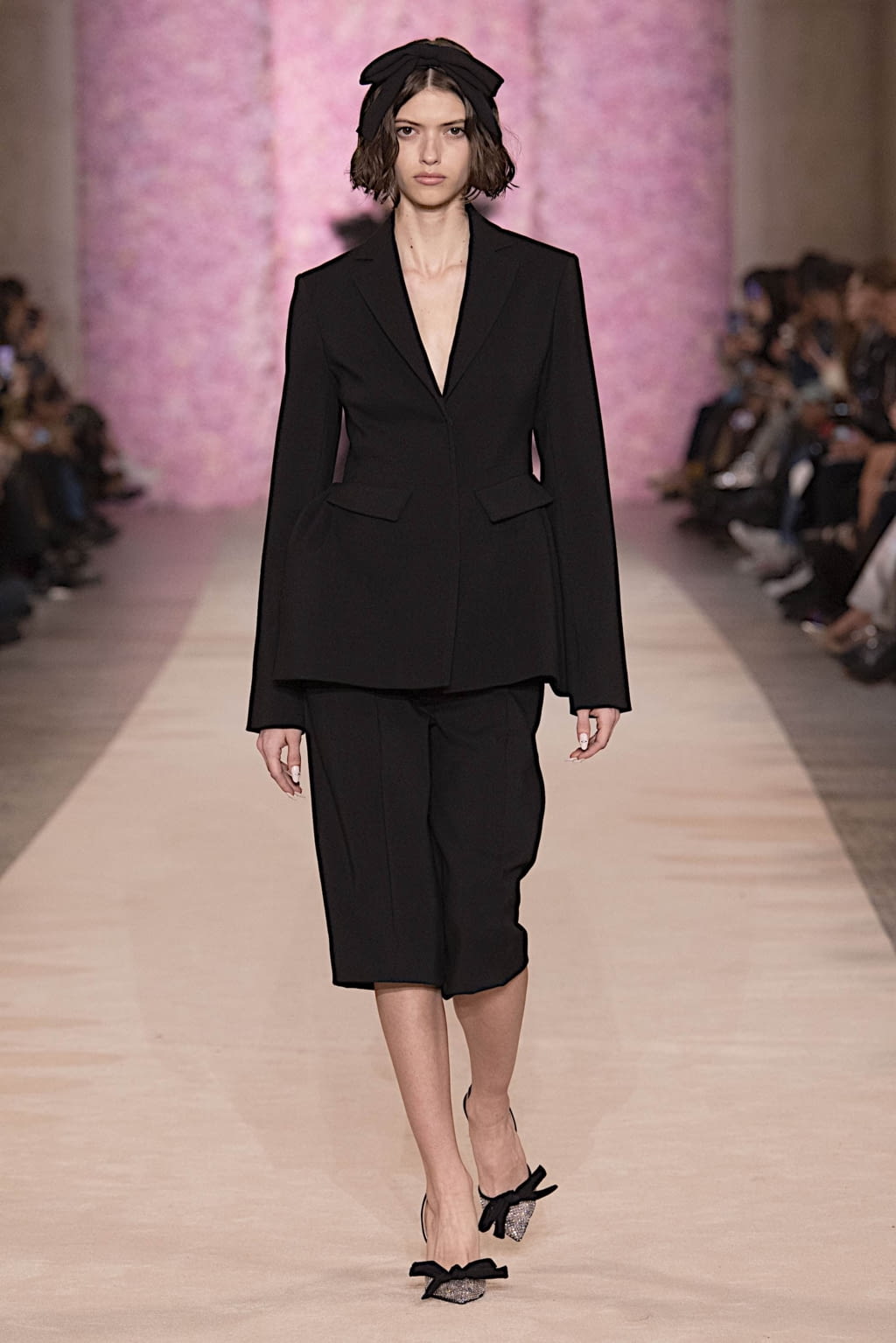 Fashion Week Paris Fall/Winter 2020 look 44 from the Giambattista Valli collection 女装