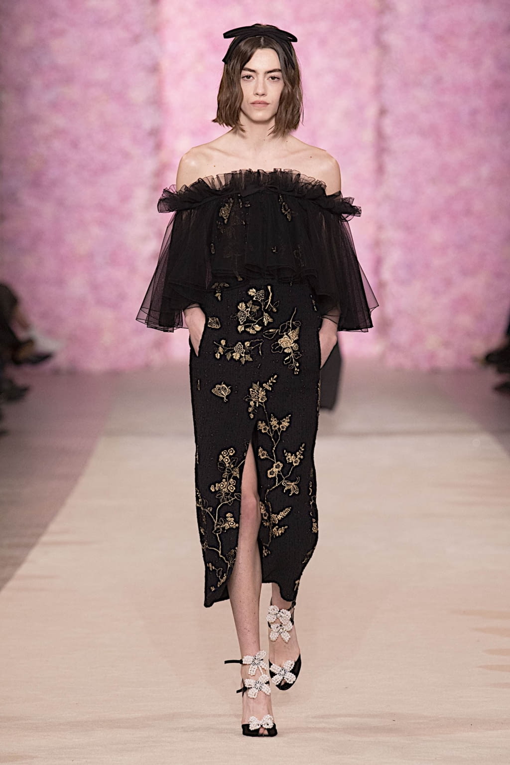 Fashion Week Paris Fall/Winter 2020 look 35 from the Giambattista Valli collection 女装