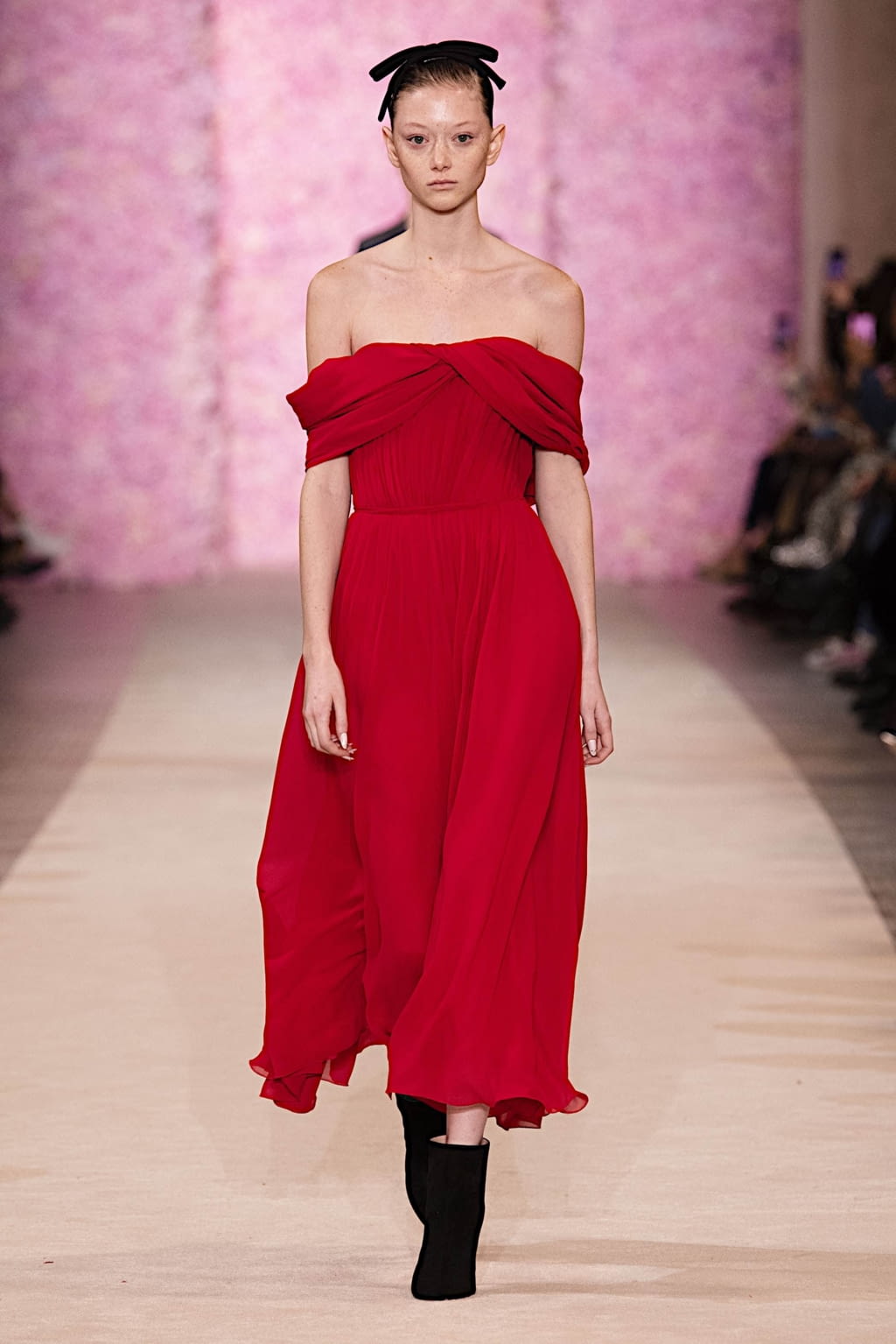 Fashion Week Paris Fall/Winter 2020 look 49 from the Giambattista Valli collection 女装